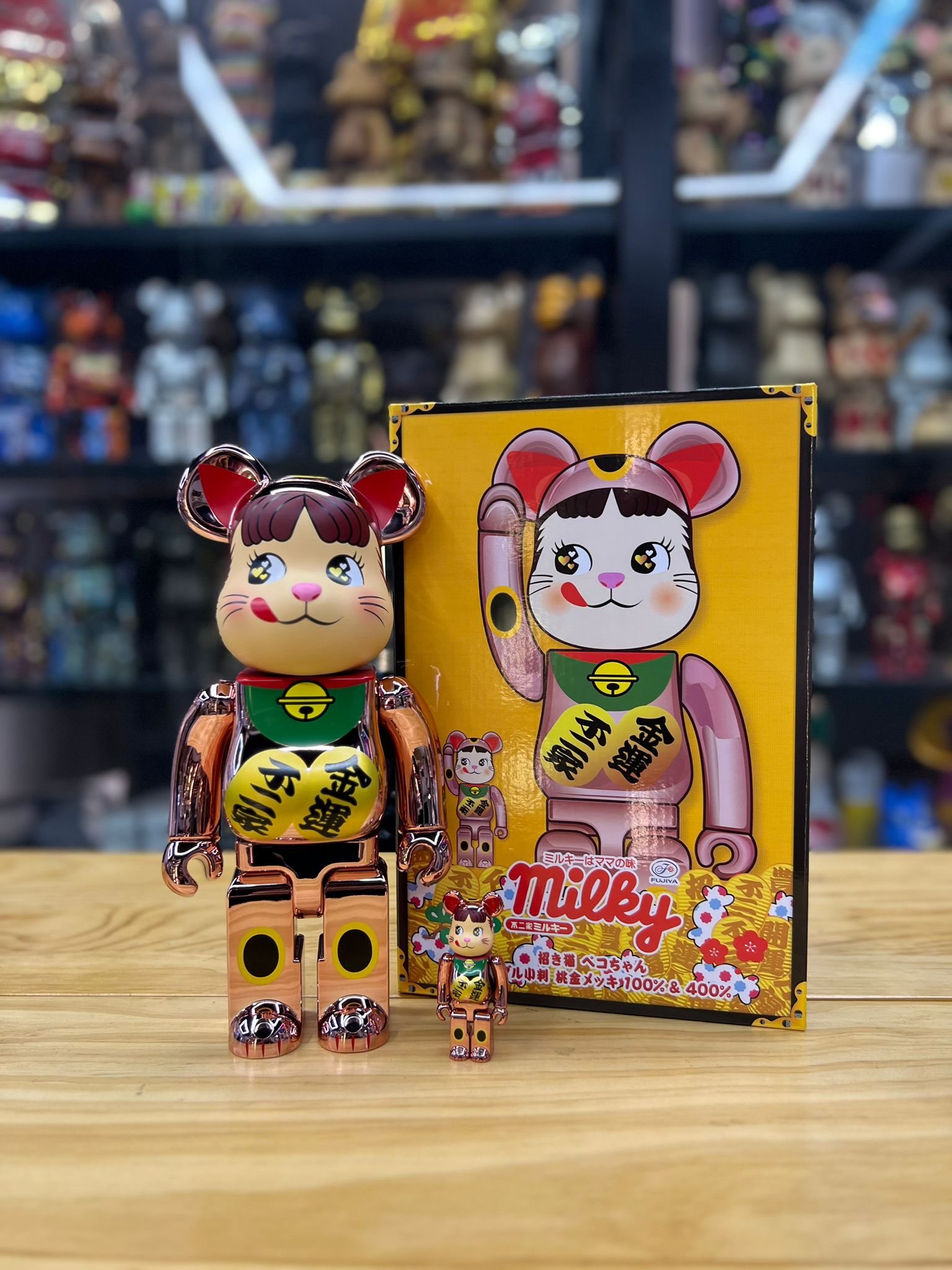 100％ & 400％ BE@RBRICK 招き猫ペコちゃん金運ダブル小判桃金メッキ