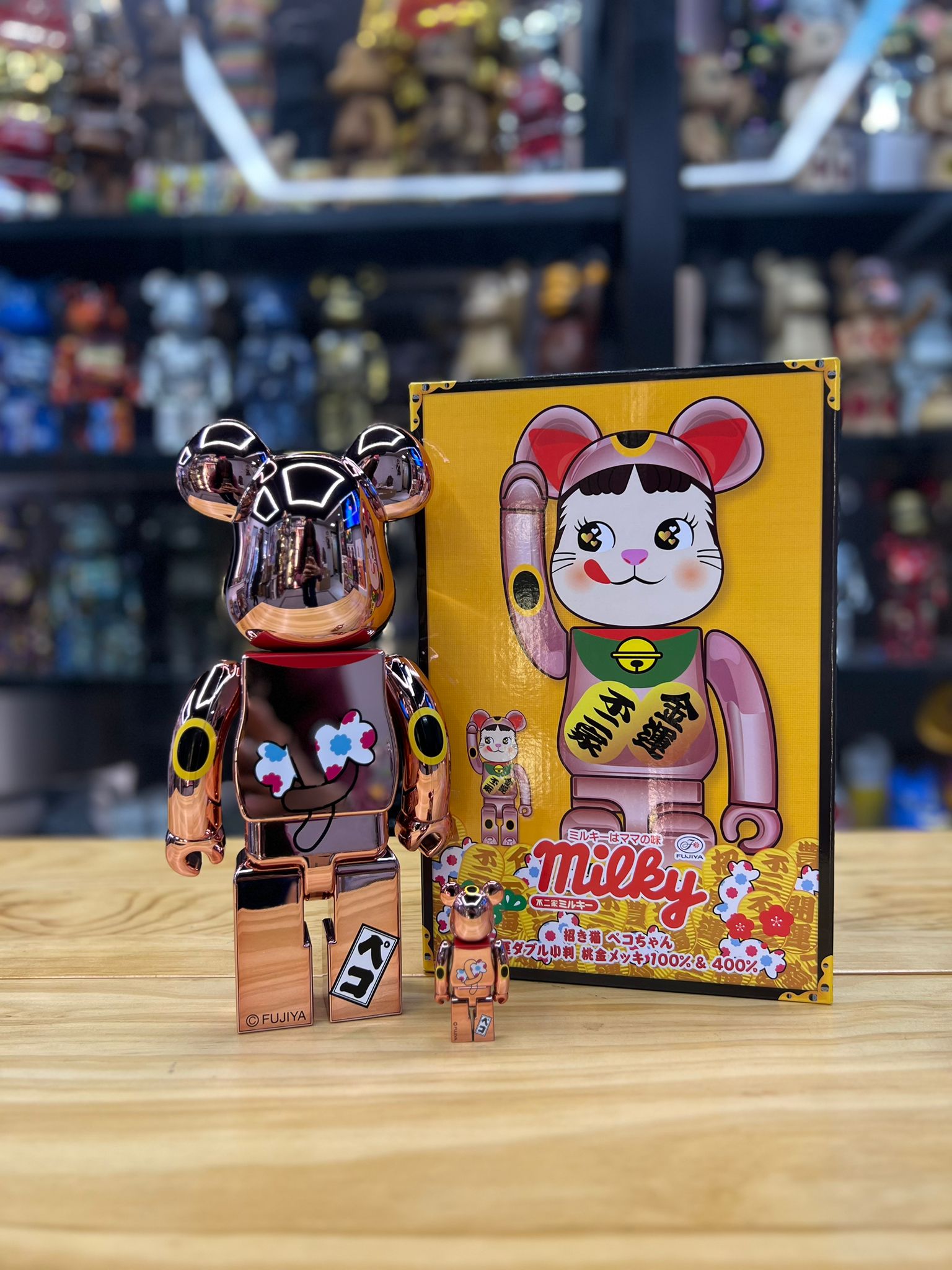 100% & 400% BE@RBRICK 招き猫 ペコちゃん 金運 ダブル小判 桃金メッキ