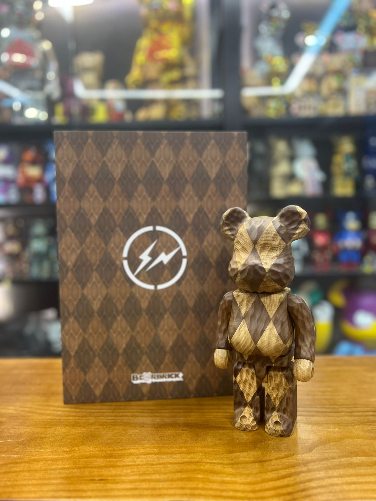 400％ BE@RBRICK カリモクfragmentdesign carved wooden-LATTICE PATTERN – Madmaxtoys