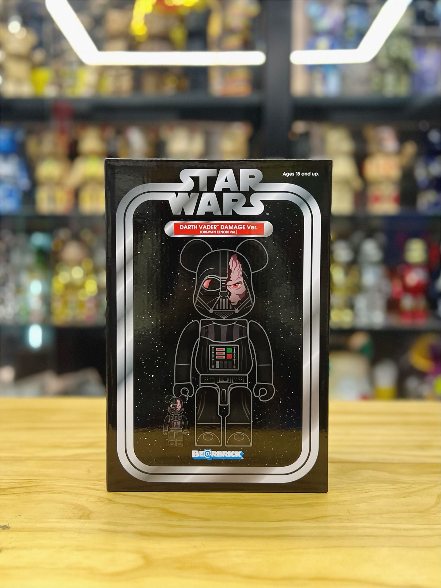 100% & 400% BE@RBRICK DARTH VADER(TM) DAMAGE Ver. (OBI-WAN KENOBI Ver.)