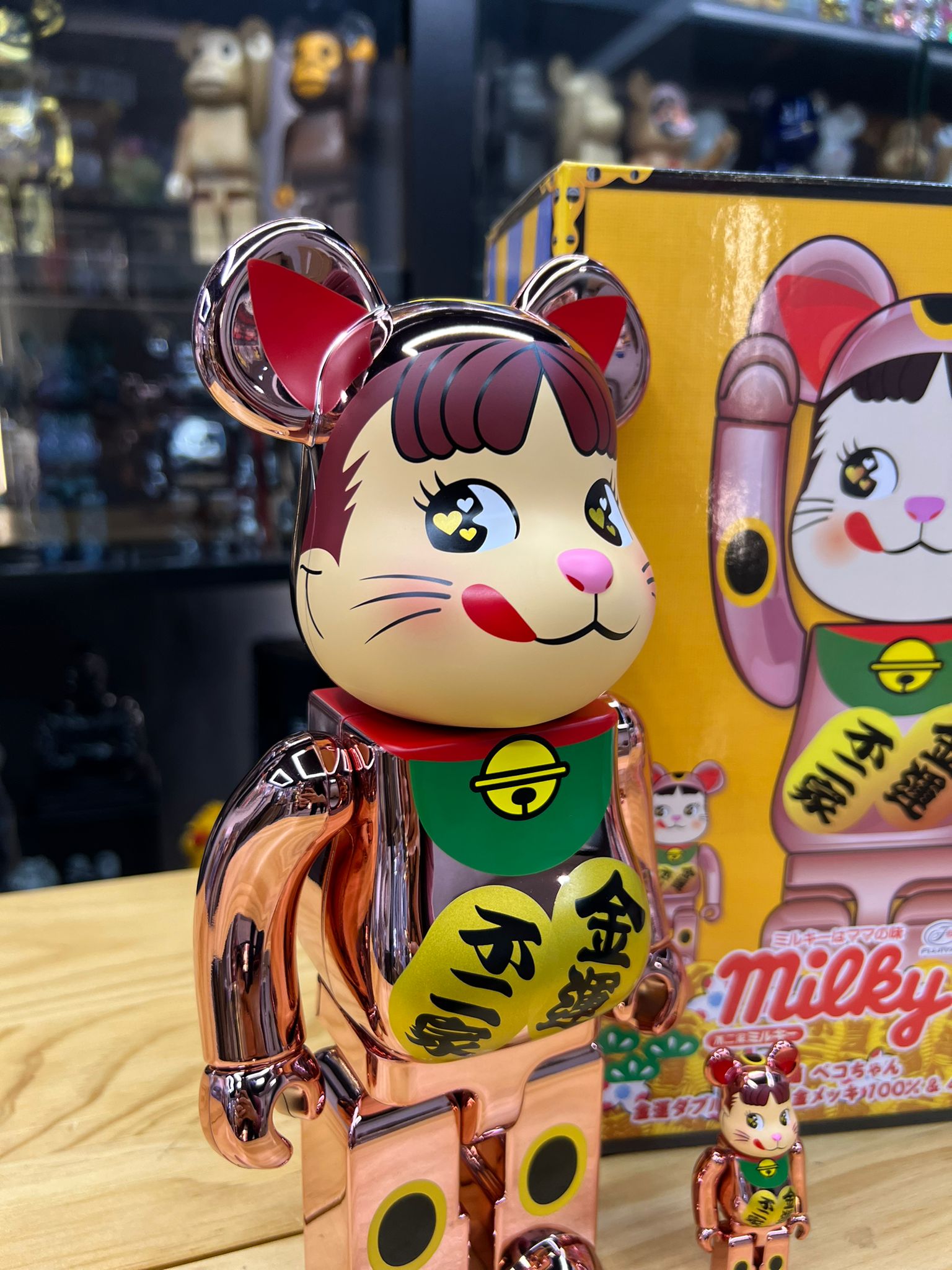 100% & 400% BE@RBRICK 招き猫 ペコちゃん 金運 ダブル小判 桃金メッキ