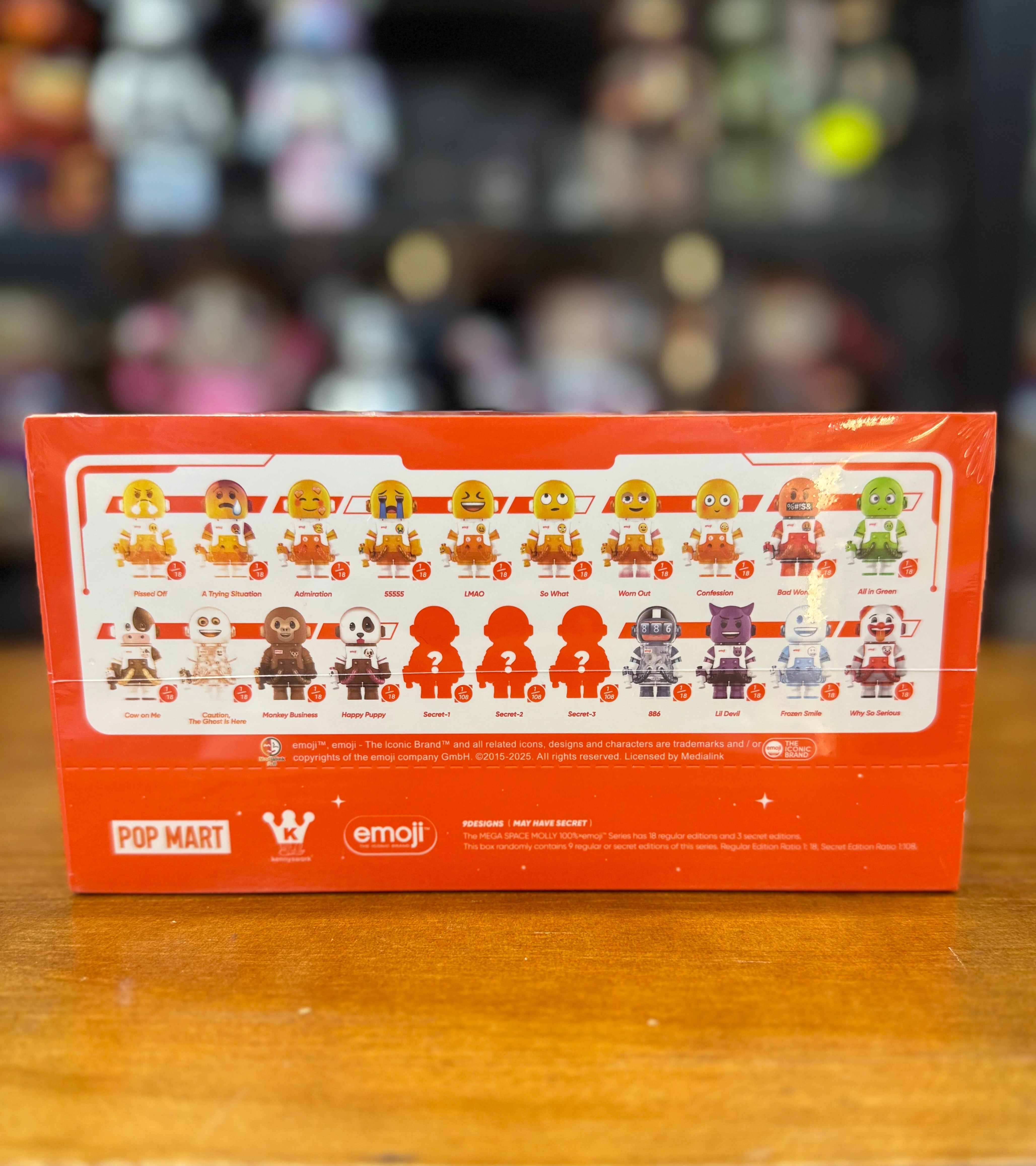 100% MEGA SPACE MOLLY × emoji™ Series