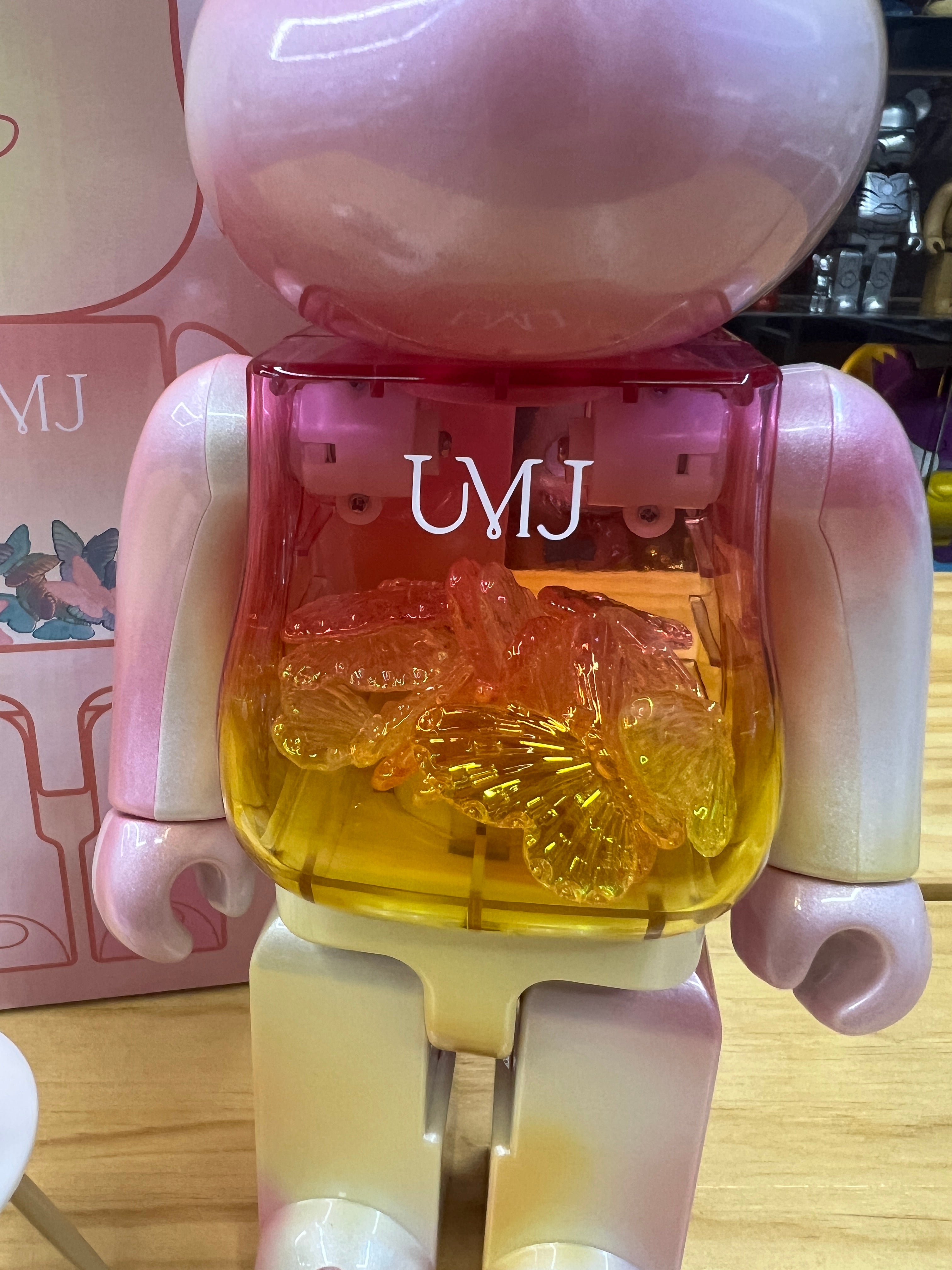 100% & 400% Be@rbrick UM Junior Macau 2023