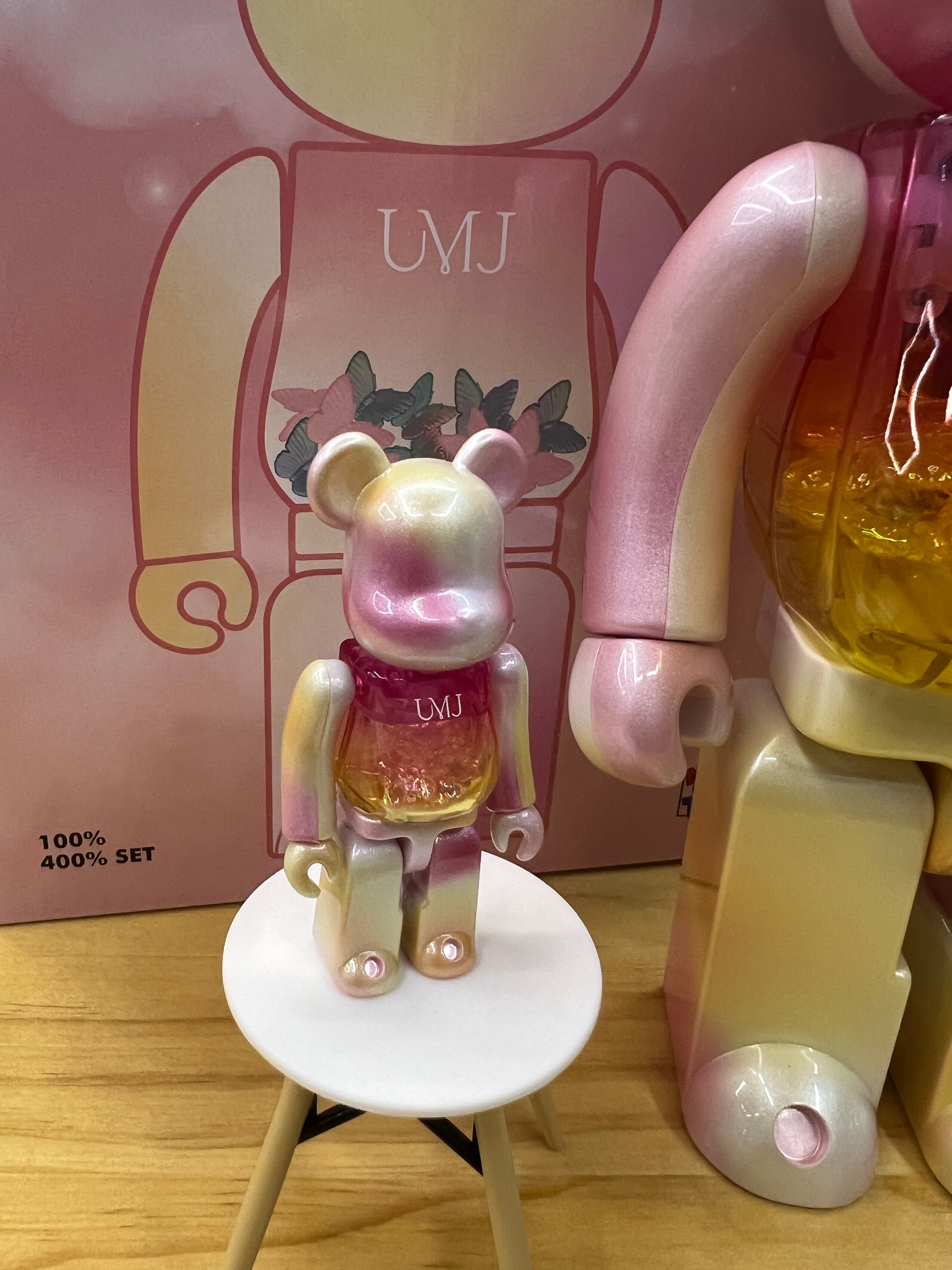 100% & 400% Be@rbrick UM Junior Macau 2023