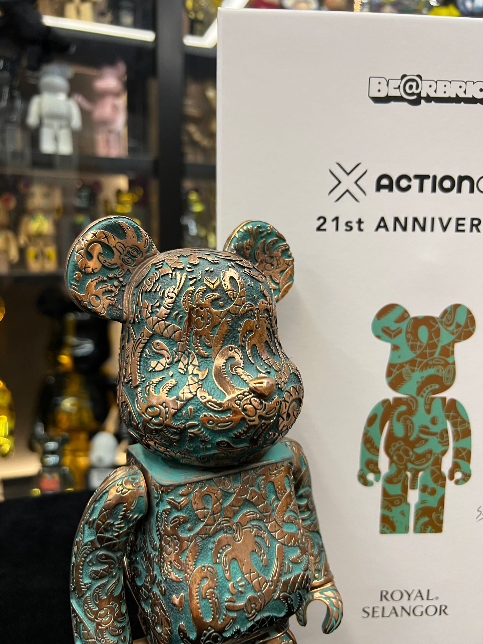 400% Be@rbrick Royal Selangor x Steven Harrington (Copper Green Patina)
