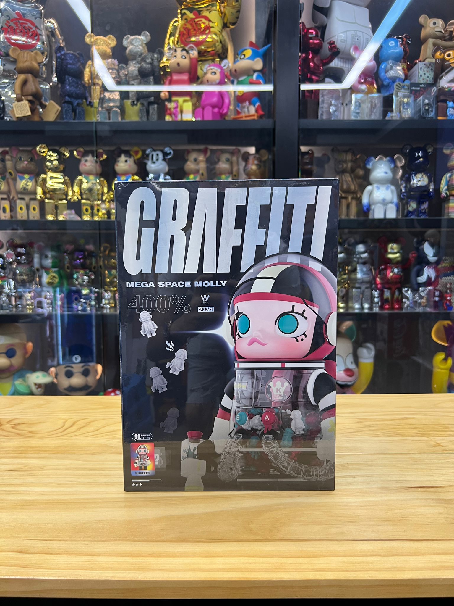 400% Mega Space Molly  塗鴉