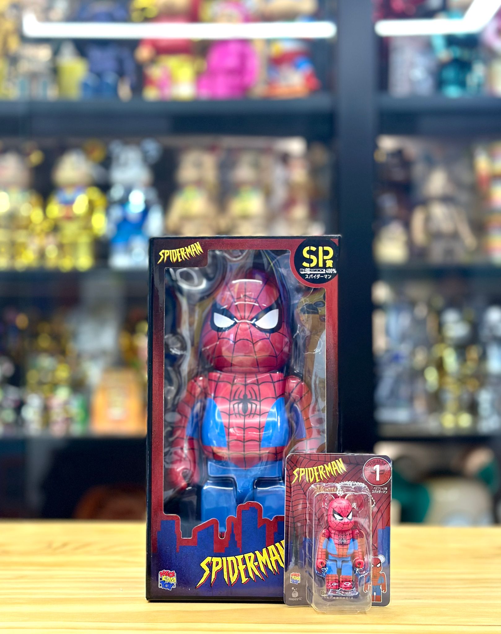 100% และ 400% Marvel『Spider-Man』／Happyくじ『Be@rbrick』Spider-Man (รางวัล  Ichiban)