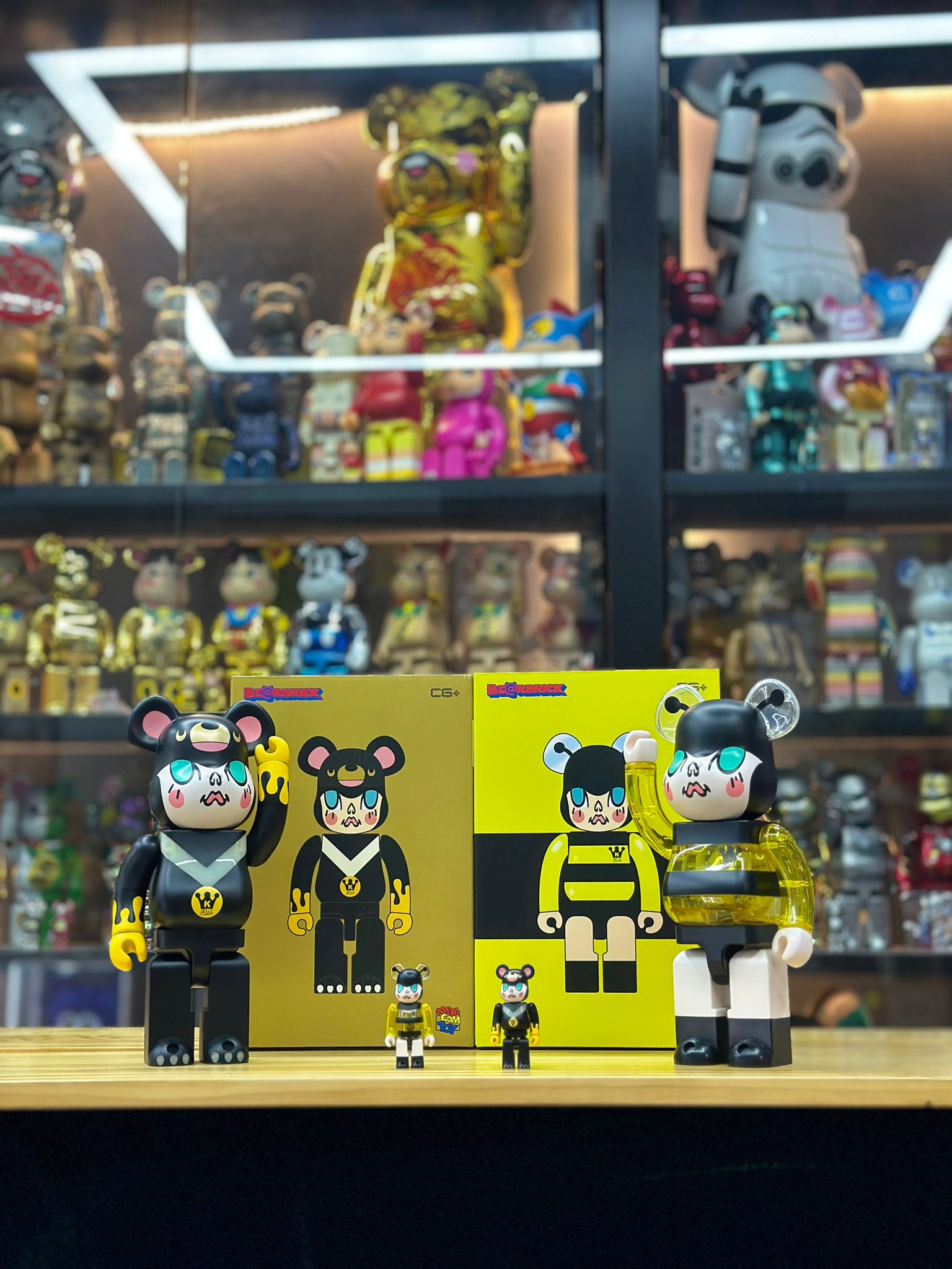 Set of 2pcs 100% & 400 % BE@RBRICK X KENNYWORK MOLLY BEE & BEAR
