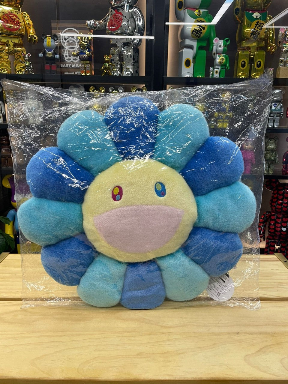 Coussin fleuri 60 cm (bleu et bleu clair)