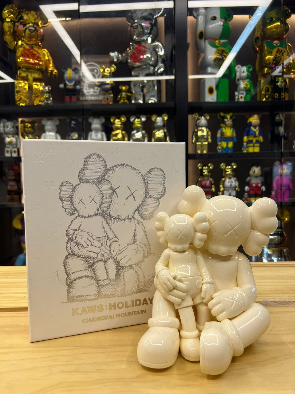 Kaws Holiday Changbai Mountain長白山 - Figure (White白色)