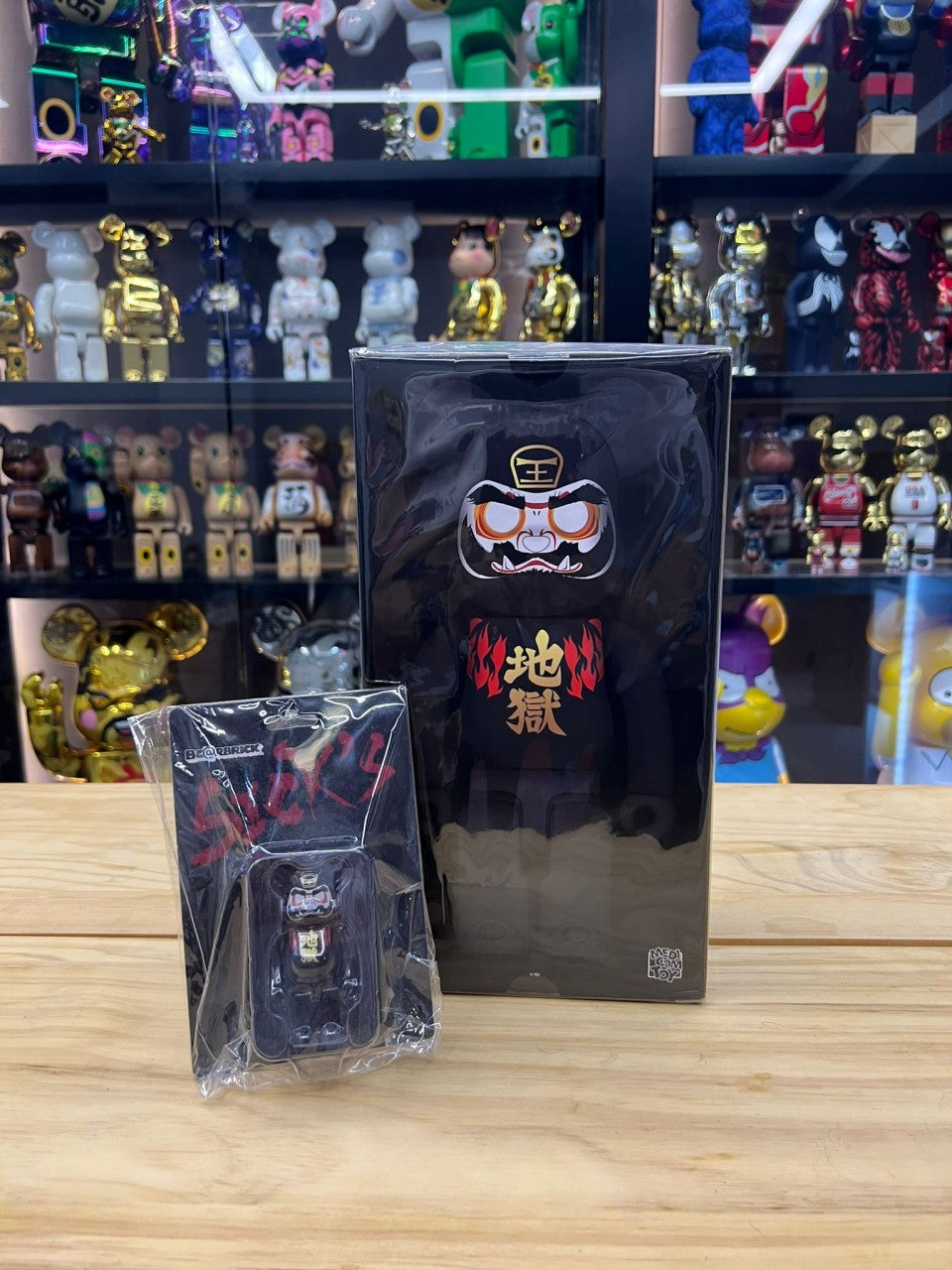 100% & 400% Be@rbrick Daruma 地獄達摩 Sick`S (Black)