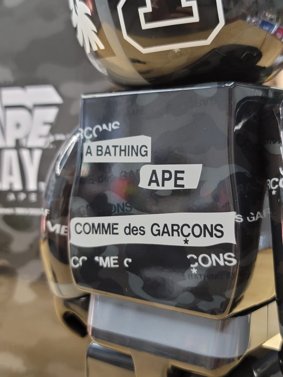 100% & 400% Be@rbrick Bape(R) CDG Camo Shark