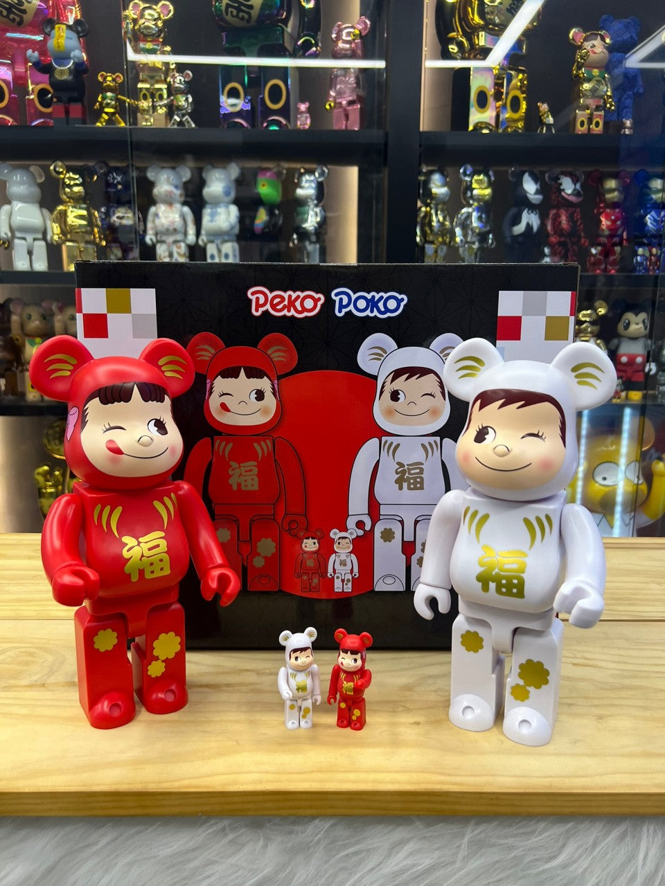 Set of 2 pcs 100% & 400% Be@rbrick Daruma Peko-chan & Poco-chan (達磨 ペコちゃん & ポコちゃん不二家 牛奶妹)