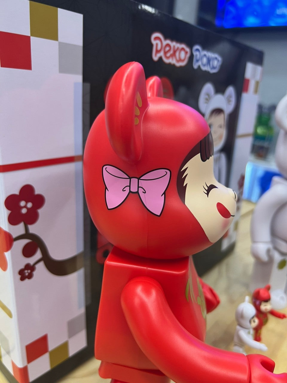 Set of 2 pcs 100% & 400% Be@rbrick Daruma Peko-chan & Poco-chan (達磨 ペコちゃん & ポコちゃん不二家 牛奶妹)