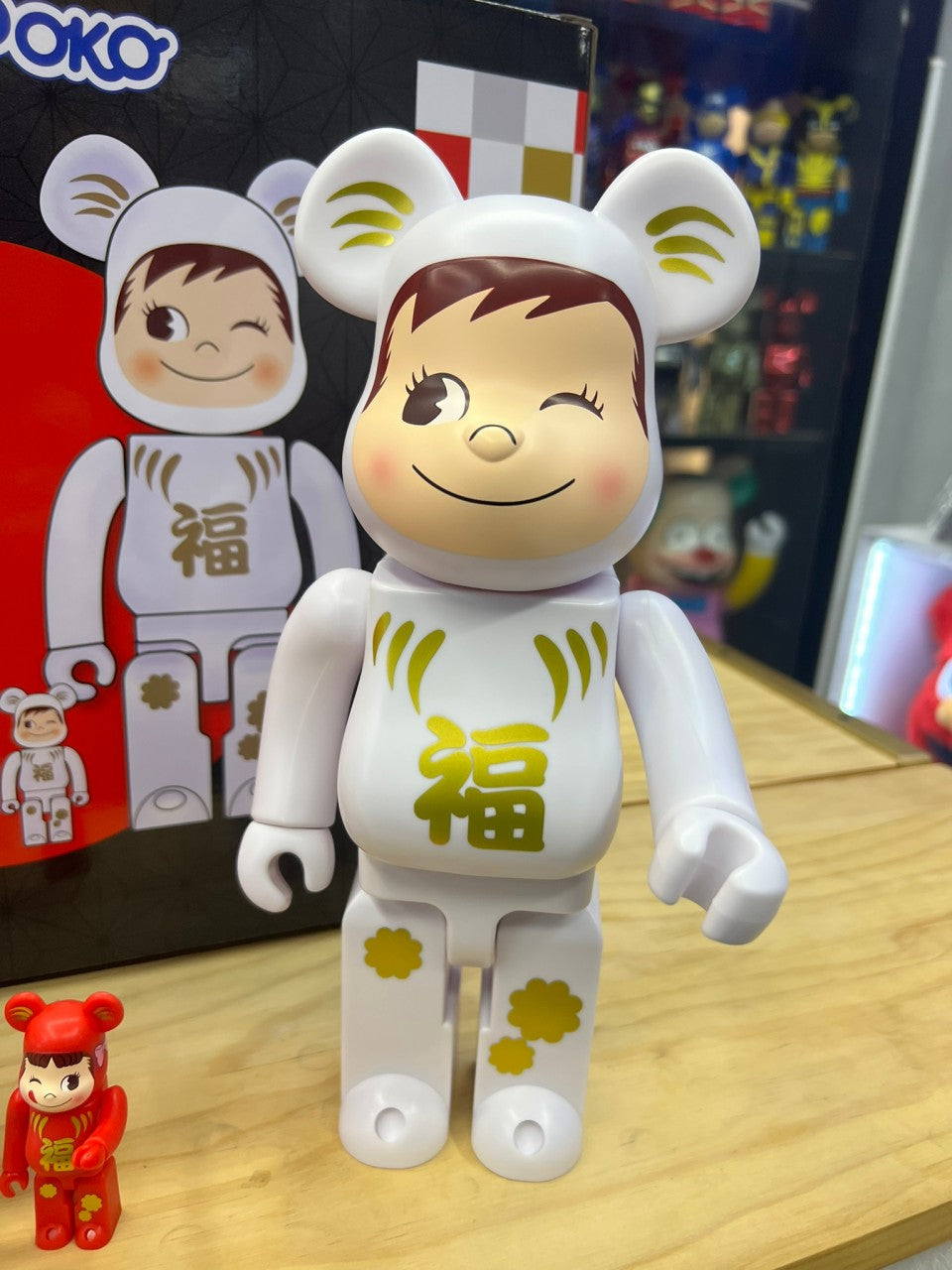 Set of 2 pcs 100% & 400% Be@rbrick Daruma Peko-chan & Poco-chan (達磨 ペコちゃん & ポコちゃん不二家 牛奶妹)