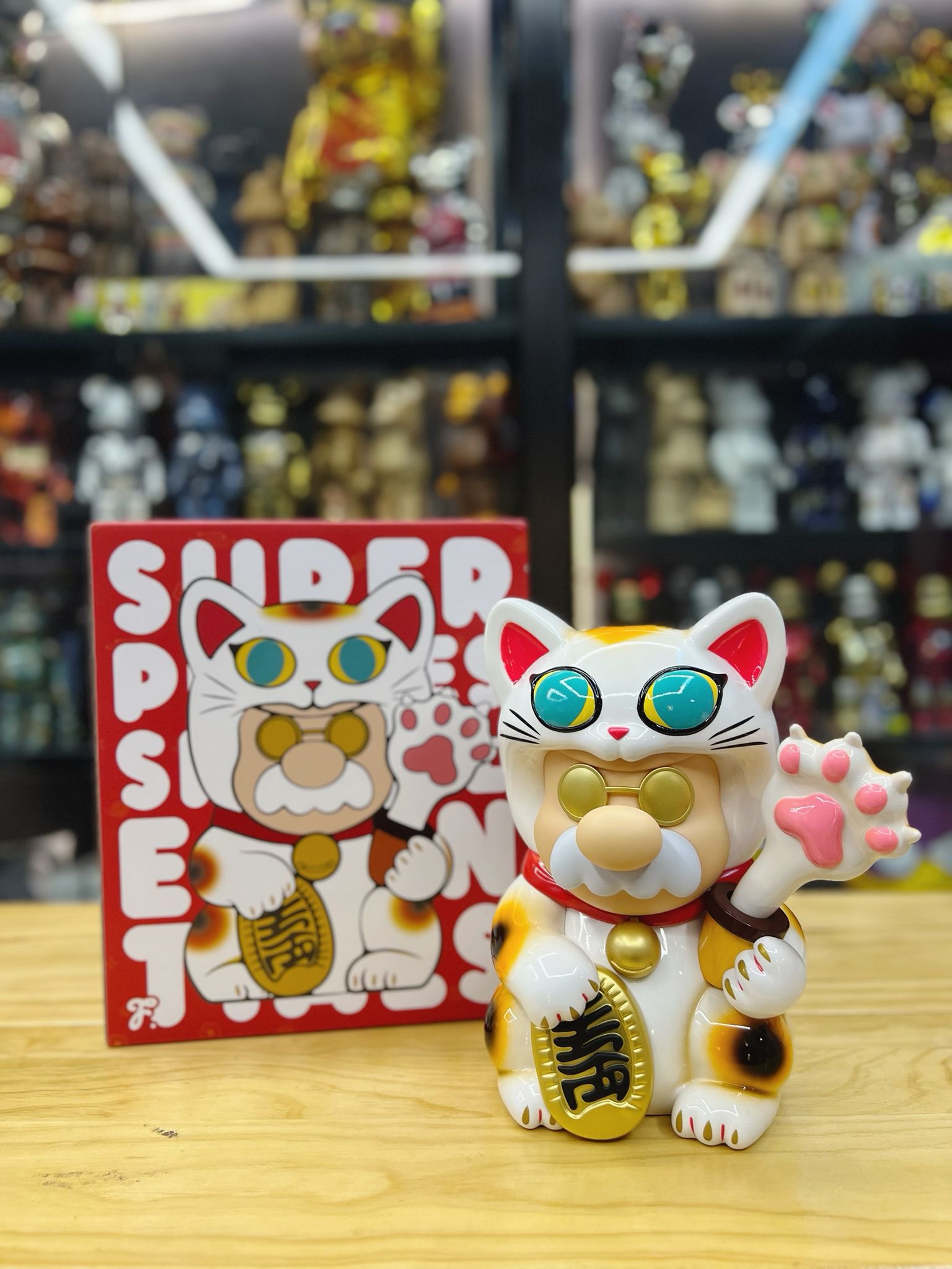 SUPER PROFESSIONAL ESSENTIAL // MANEKINEKO 招財貓小殺手 27cm