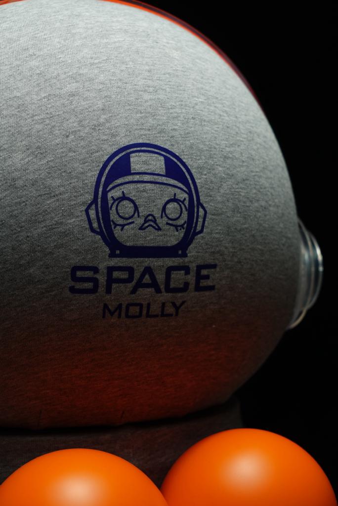 1000% Popmart Mega Space Molly Beams