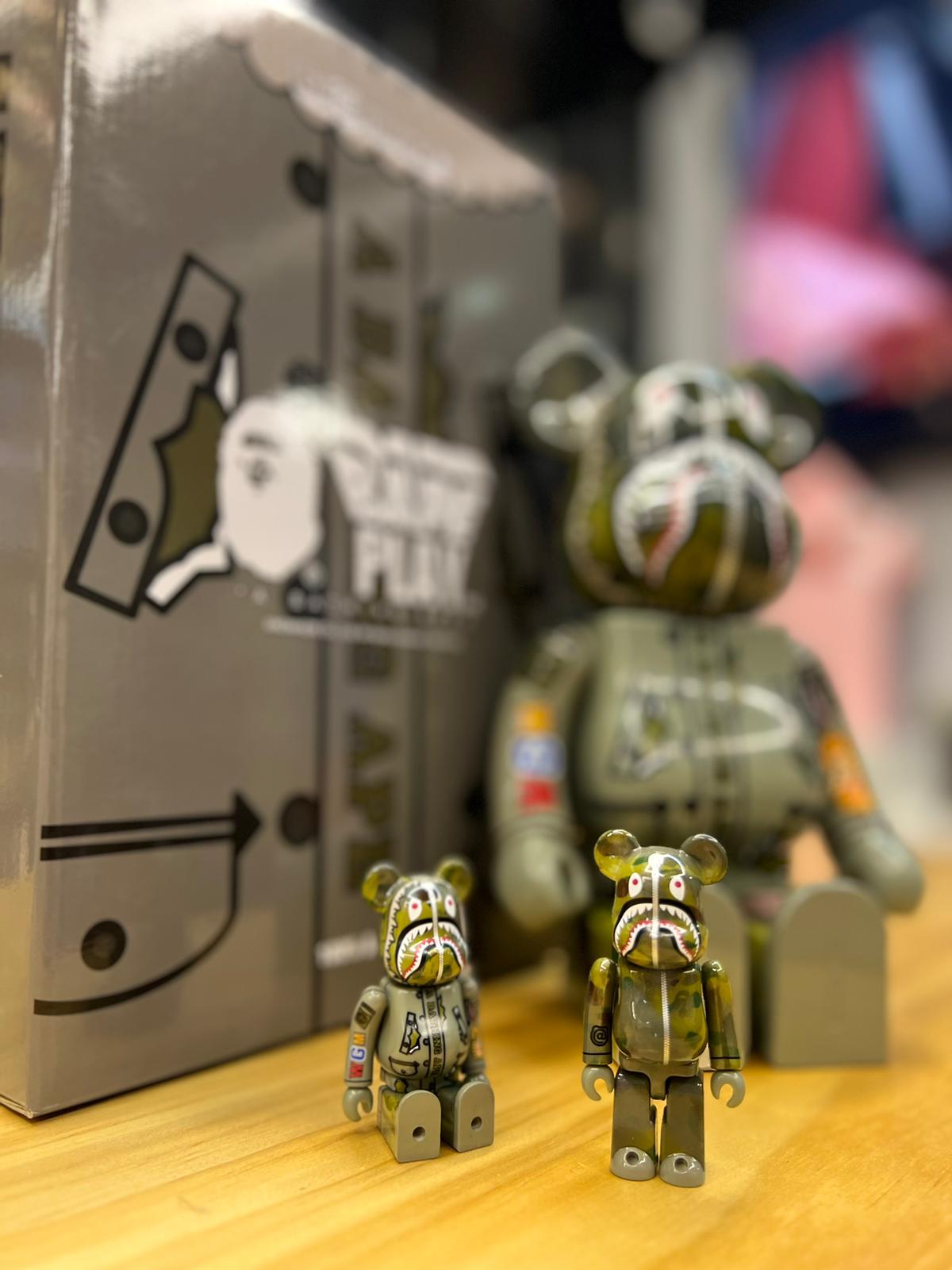 100% & 400% BE@RBRICK BAPE(R) × ALPHA CAMO SHARK 2023