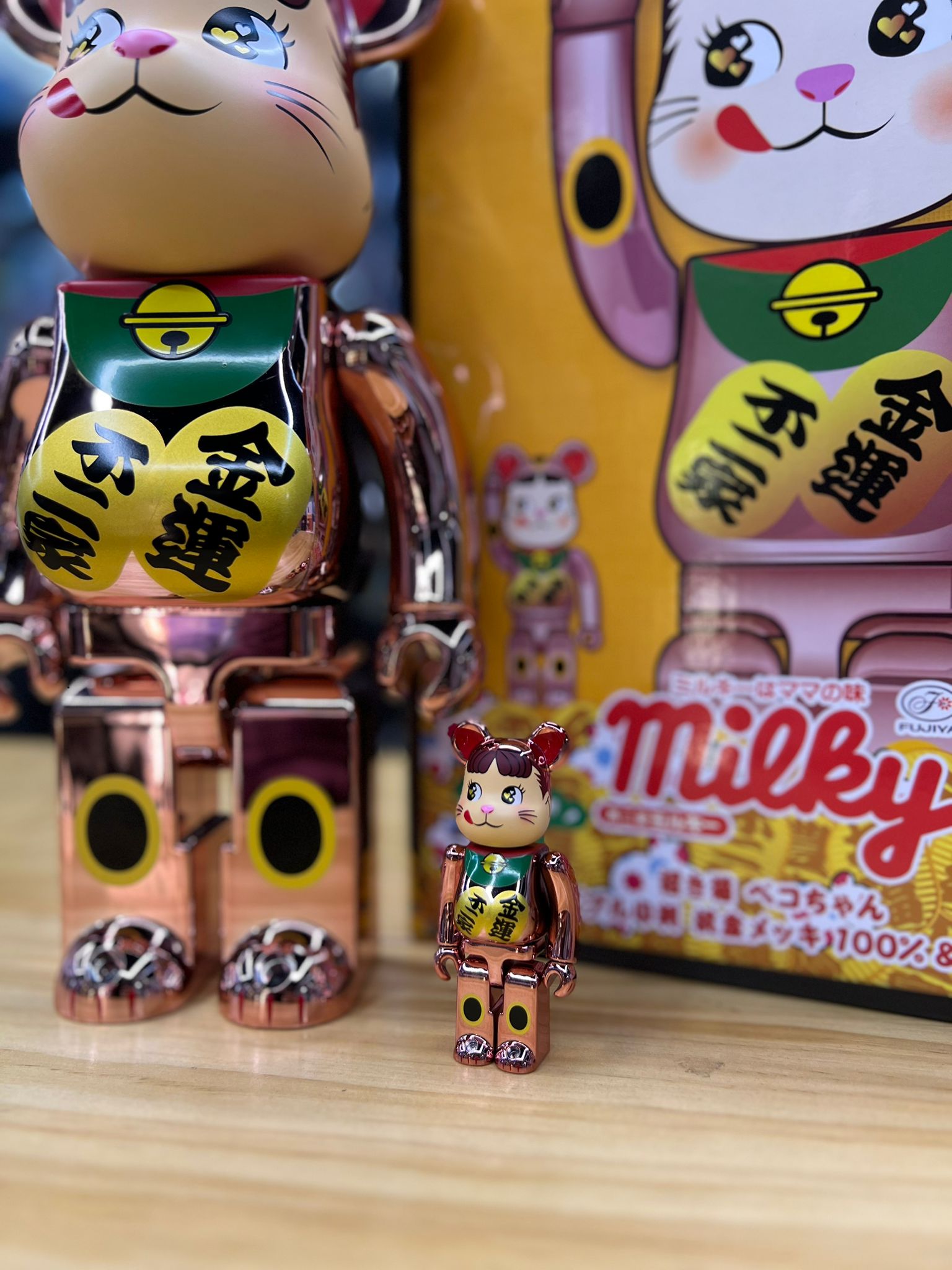 100% & 400% BE@RBRICK 招き猫 ペコちゃん 金運 ダブル小判 桃金メッキ