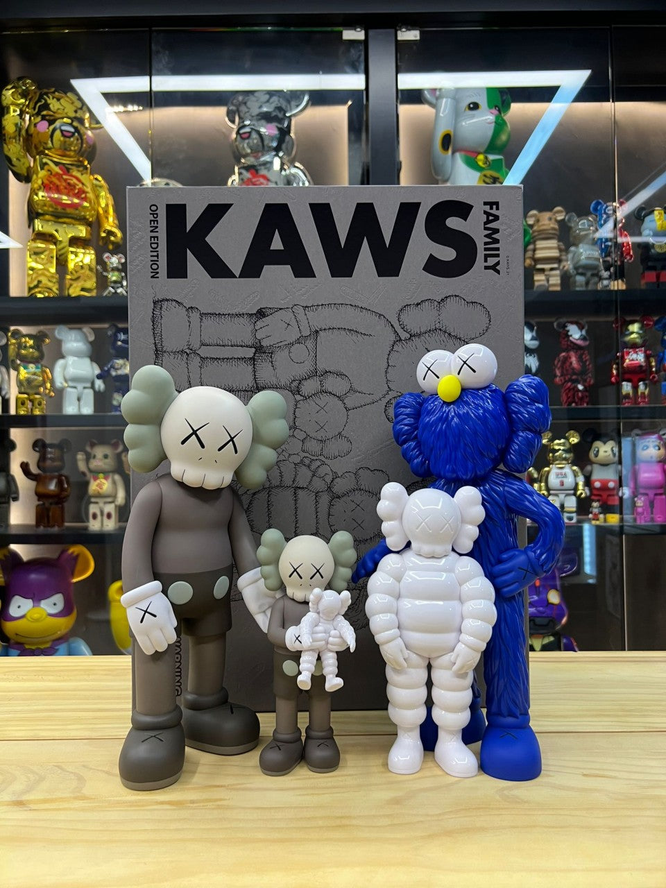 Kaws Family (Brown/Blue) – Madmaxtoys