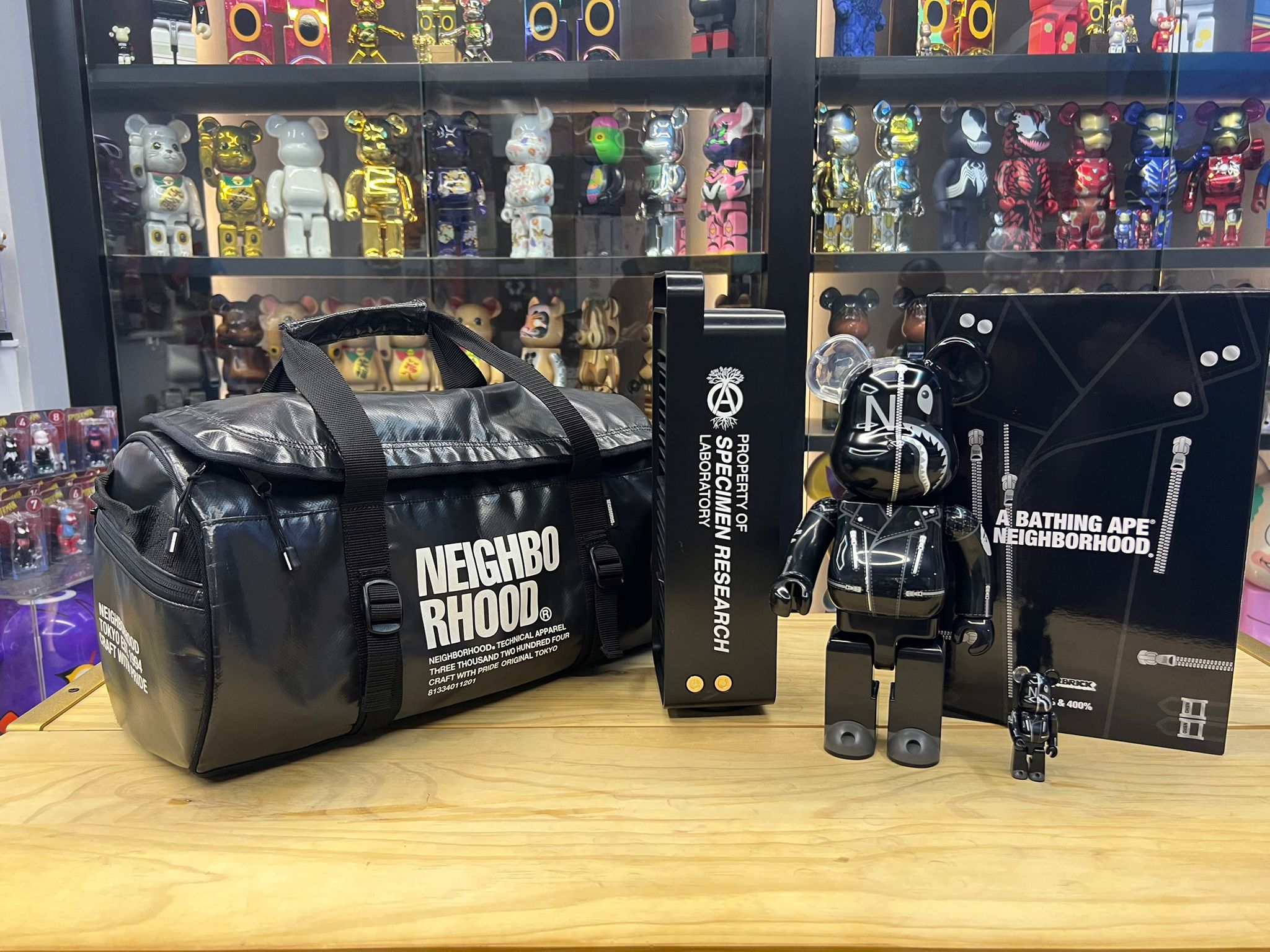 100% & 400% A Bathing APE(R) × Neighborhood(R) Be@rbrick