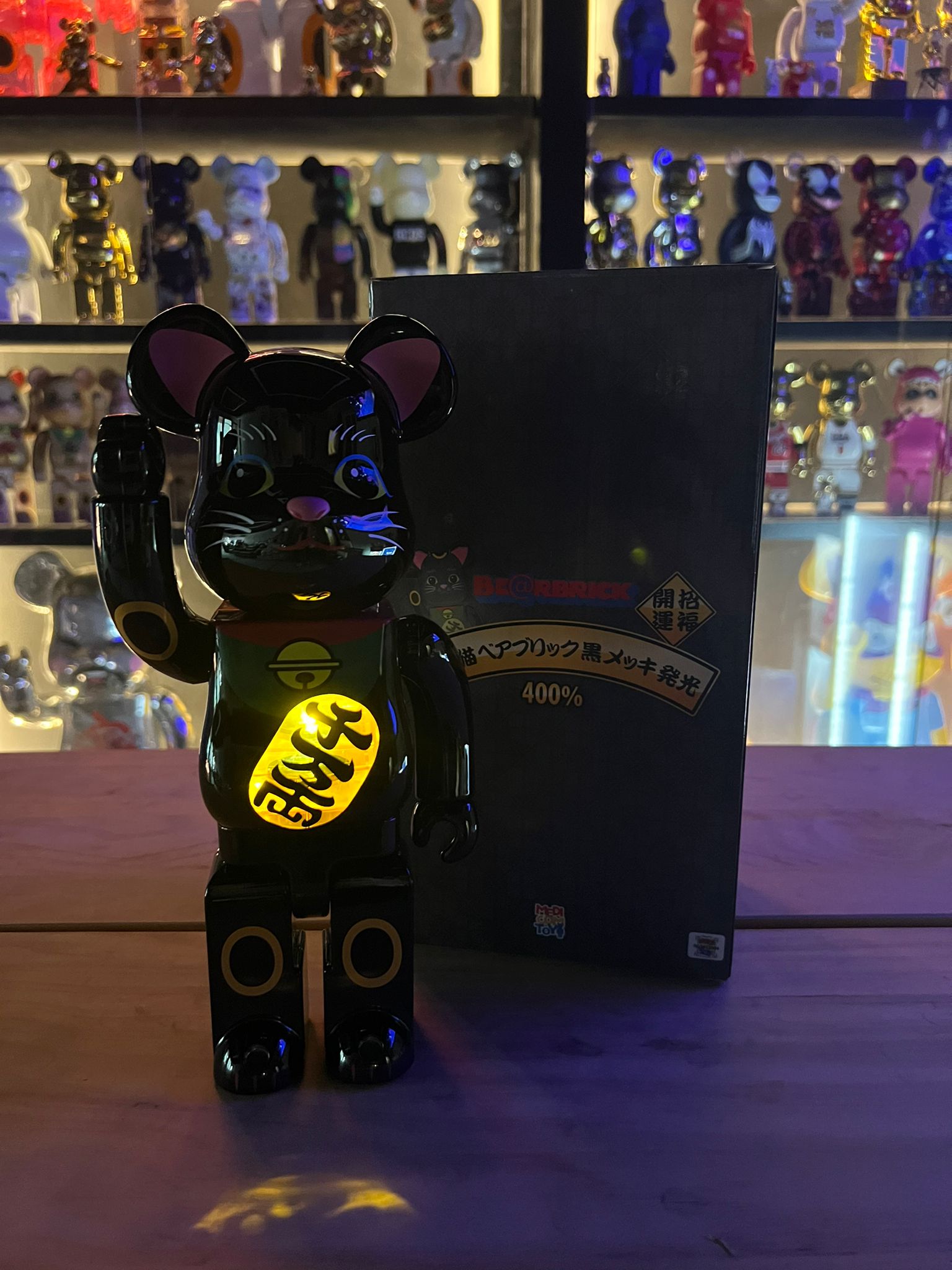 400% Be@rbrick 招き猫 黒メッキ 発光