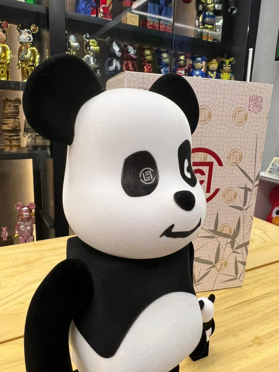 100% & 400% Be@rbrick Clot x Panda Ver. (Flocky)