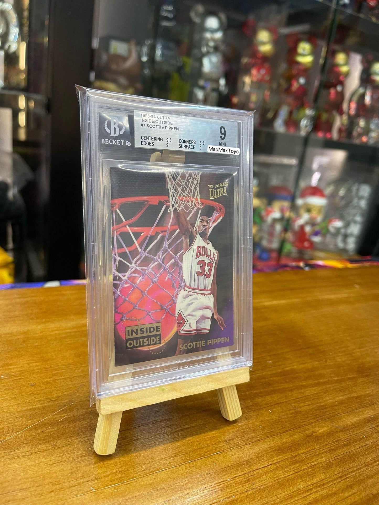 BGS 9 1993-94 ULTRA INSIDE/OUTSIDE #7 SCOTTIE PIPPEN