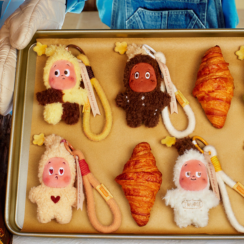 POP MART Twinkle Twinkle Savor the Moment Series-Fresh-baked Mini Cookies Plush Pendant Blind Box 星星人美味時刻系列-現烤小餅乾毛絨挂件盲盒