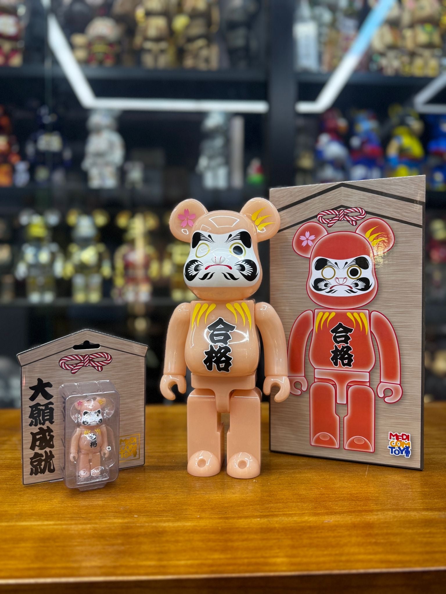 100% BE@RBRICK 達磨 合格 赤蓄光