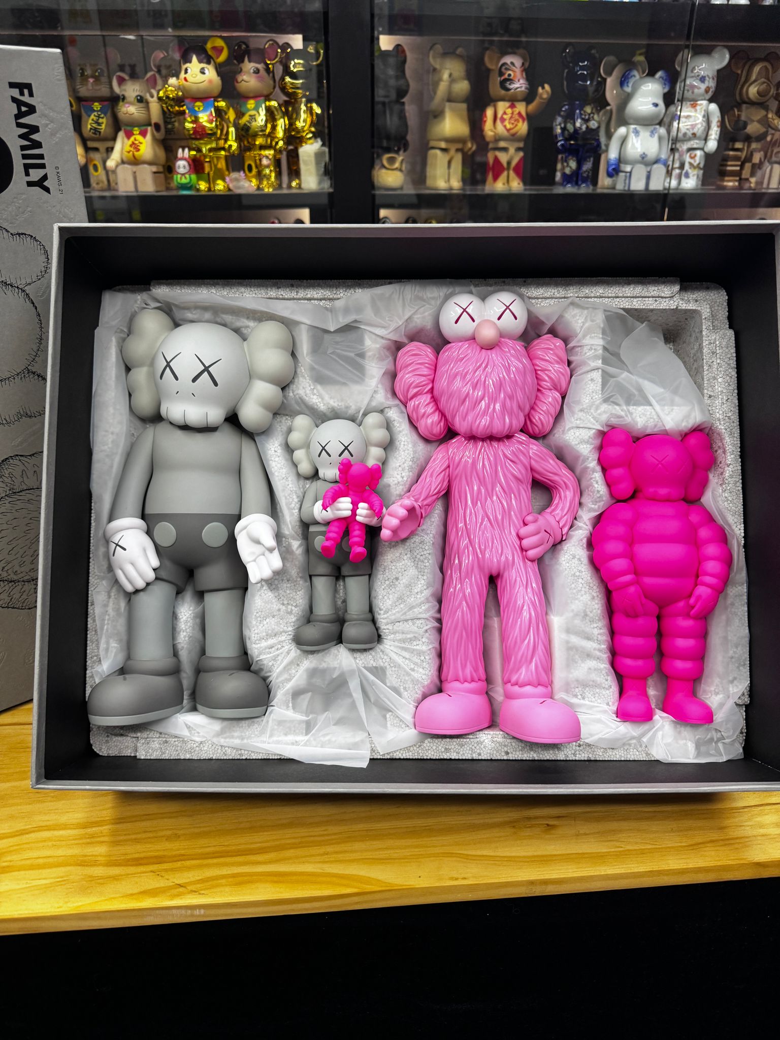 Kaws Family (Pink)