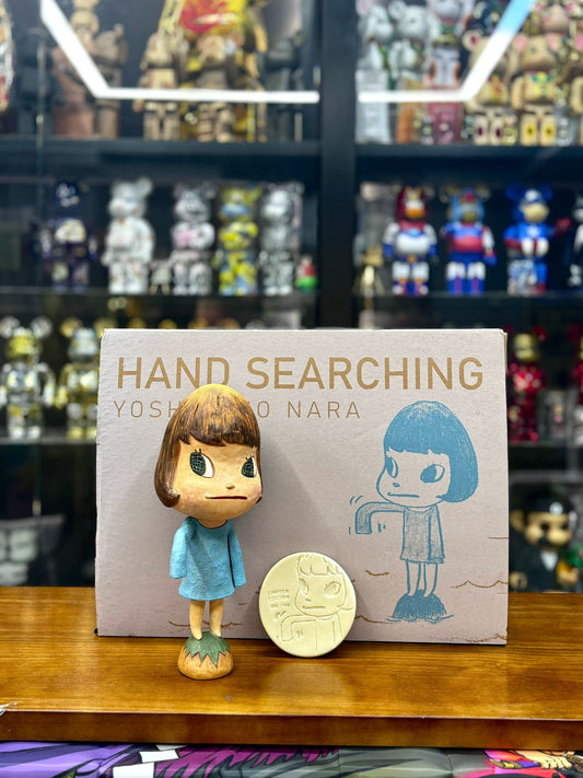 Yoshitomo Nara Hand Searching