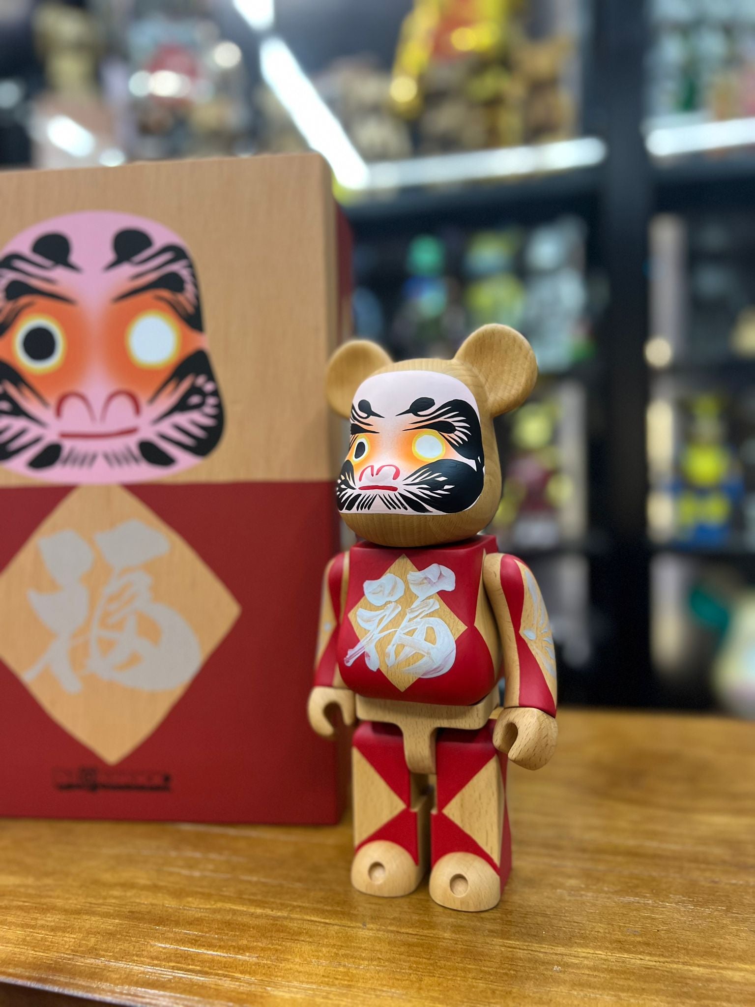 400% Be@rbrick カリモク 達磨 四 銀 (Karimoku Daruma)