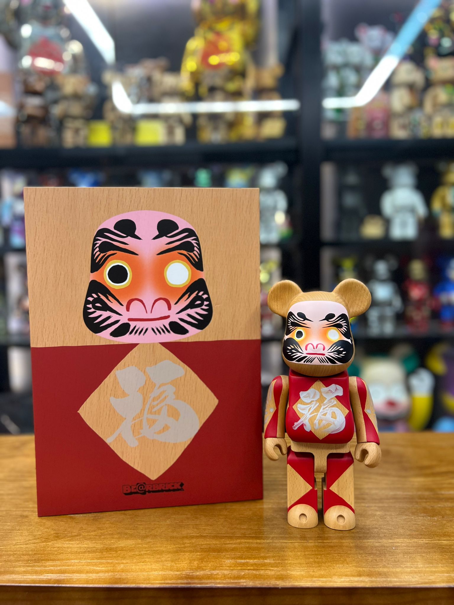 400% Be@rbrick カリモク 達磨 四 銀 (Karimoku Daruma)