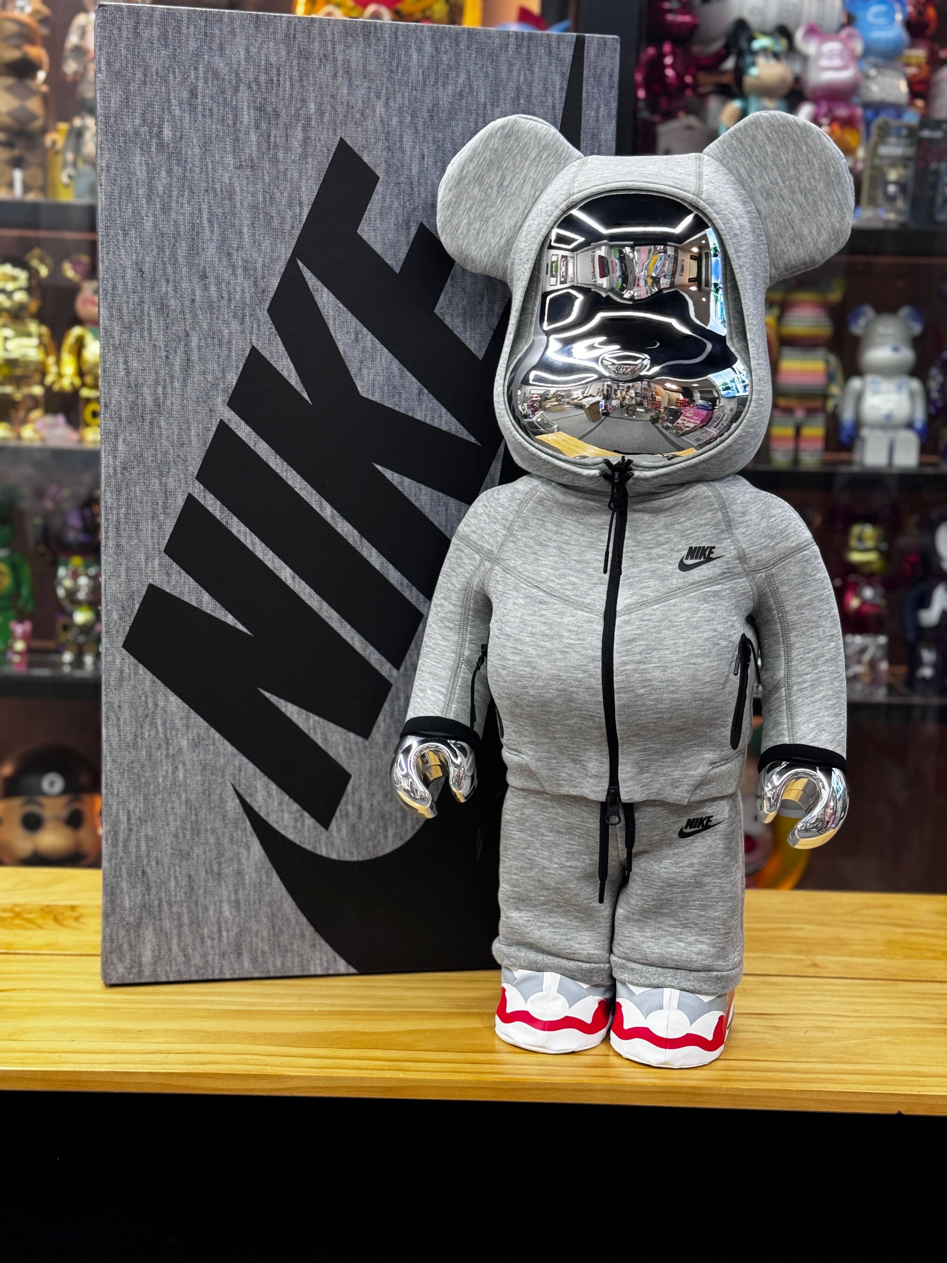 ผ้าฟลีซ Be@rbrick Nike Tech 1,000%