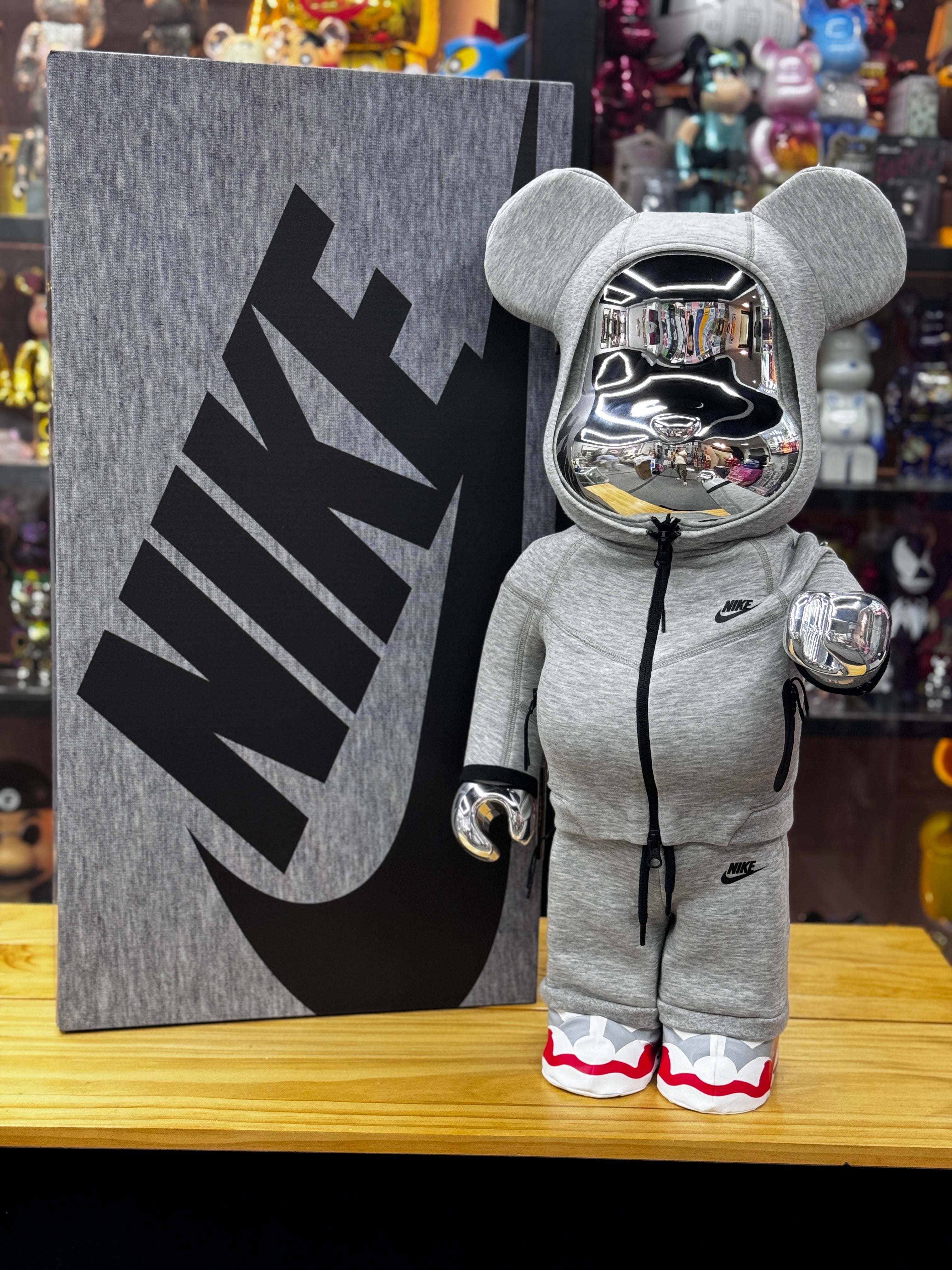 ผ้าฟลีซ Be@rbrick Nike Tech 1,000%