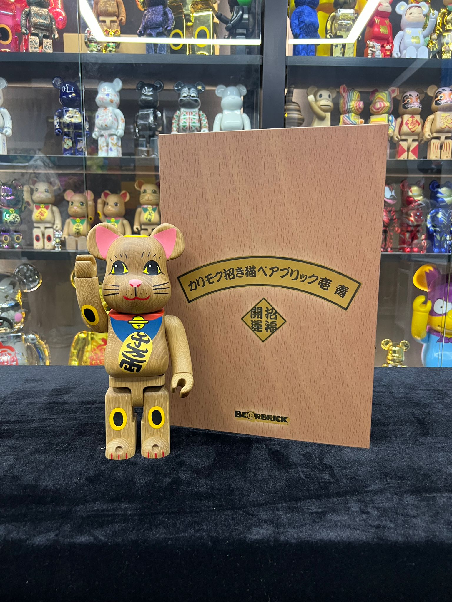 400% Be@rbrick カリモク 招き猫 壱 青 (Karimoku Neko Maneki)