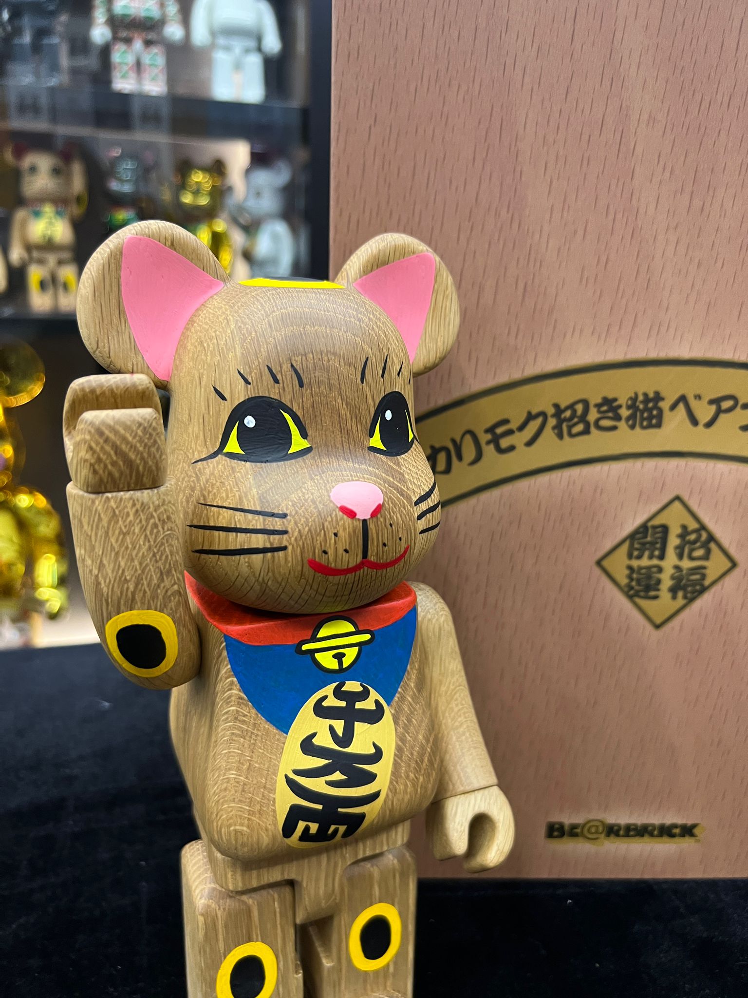 400% Be@rbrick カリモク招き猫壱青(Karimoku Neko Maneki) – Madmaxtoys