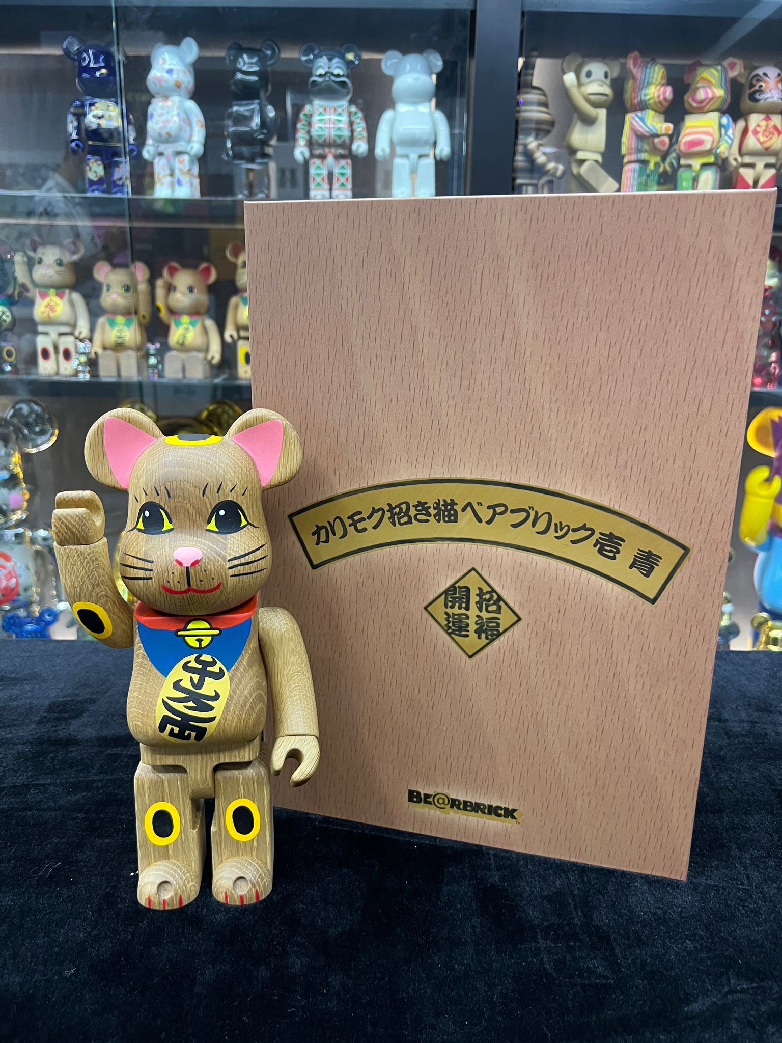 400% Be@rbrick カリモク招き猫壱青(Karimoku Neko Maneki) – Madmaxtoys