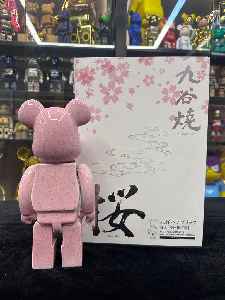 400% Be@rbrick Kutani Yaki Kan-nyuu SakurairoHanten-yuu Ver.