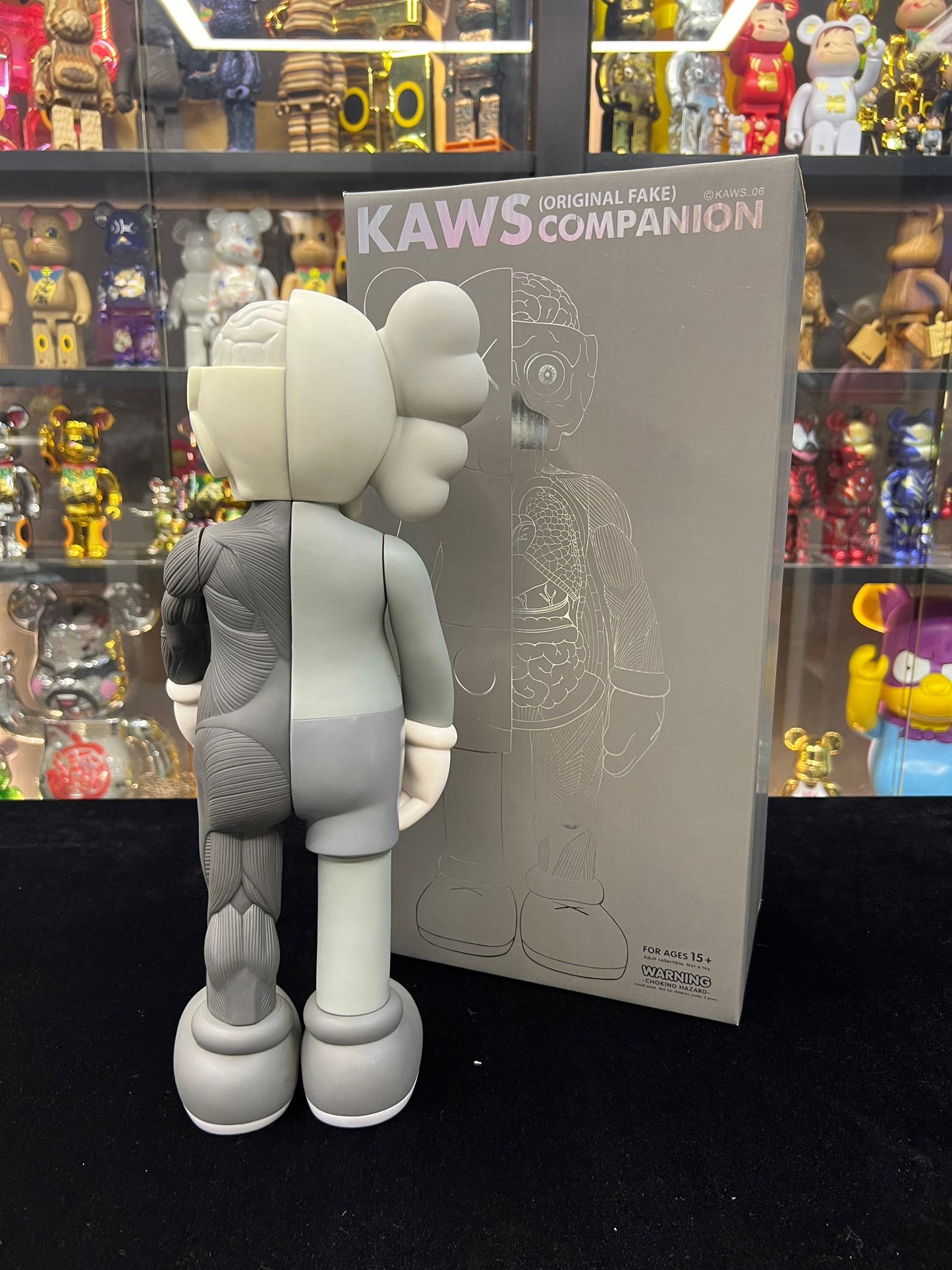 Kaws Companion (Original Fake) 2006 Demi-solution grise