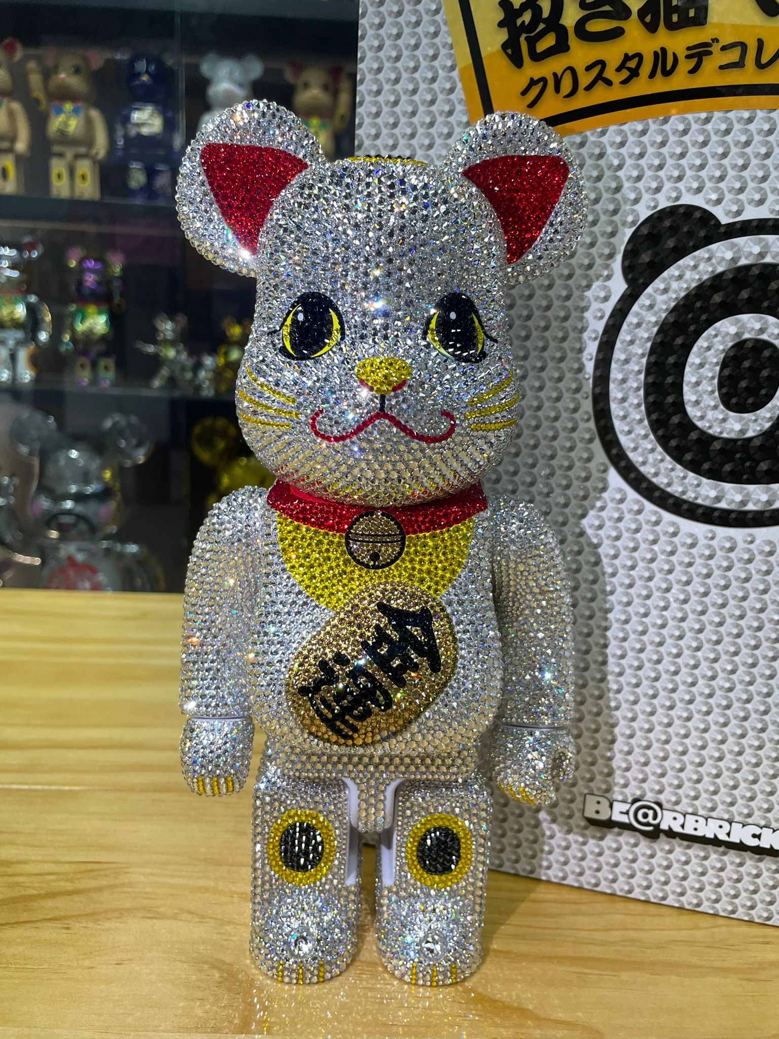 400％ CRYSTAL DECORATE BE@RBRICK 招き猫 金運