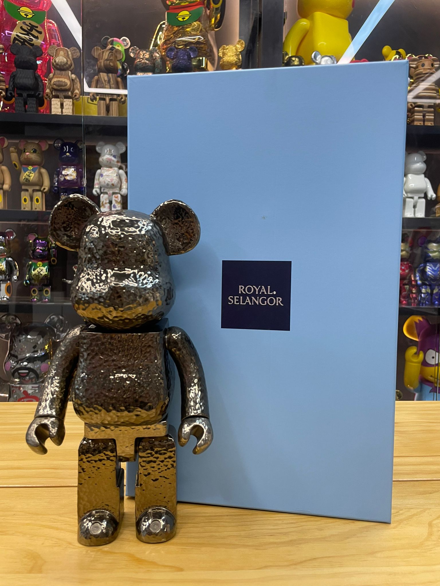 400%  Be@rbrick Royal Selangor Carbonado Diamond Color Ver.