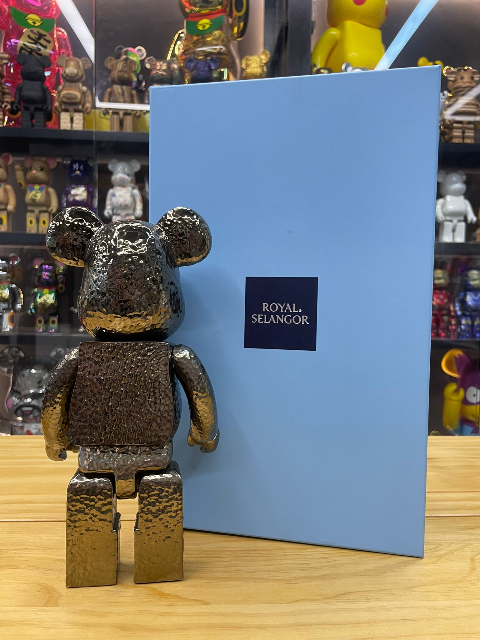 400%  Be@rbrick Royal Selangor Carbonado Diamond Color Ver.