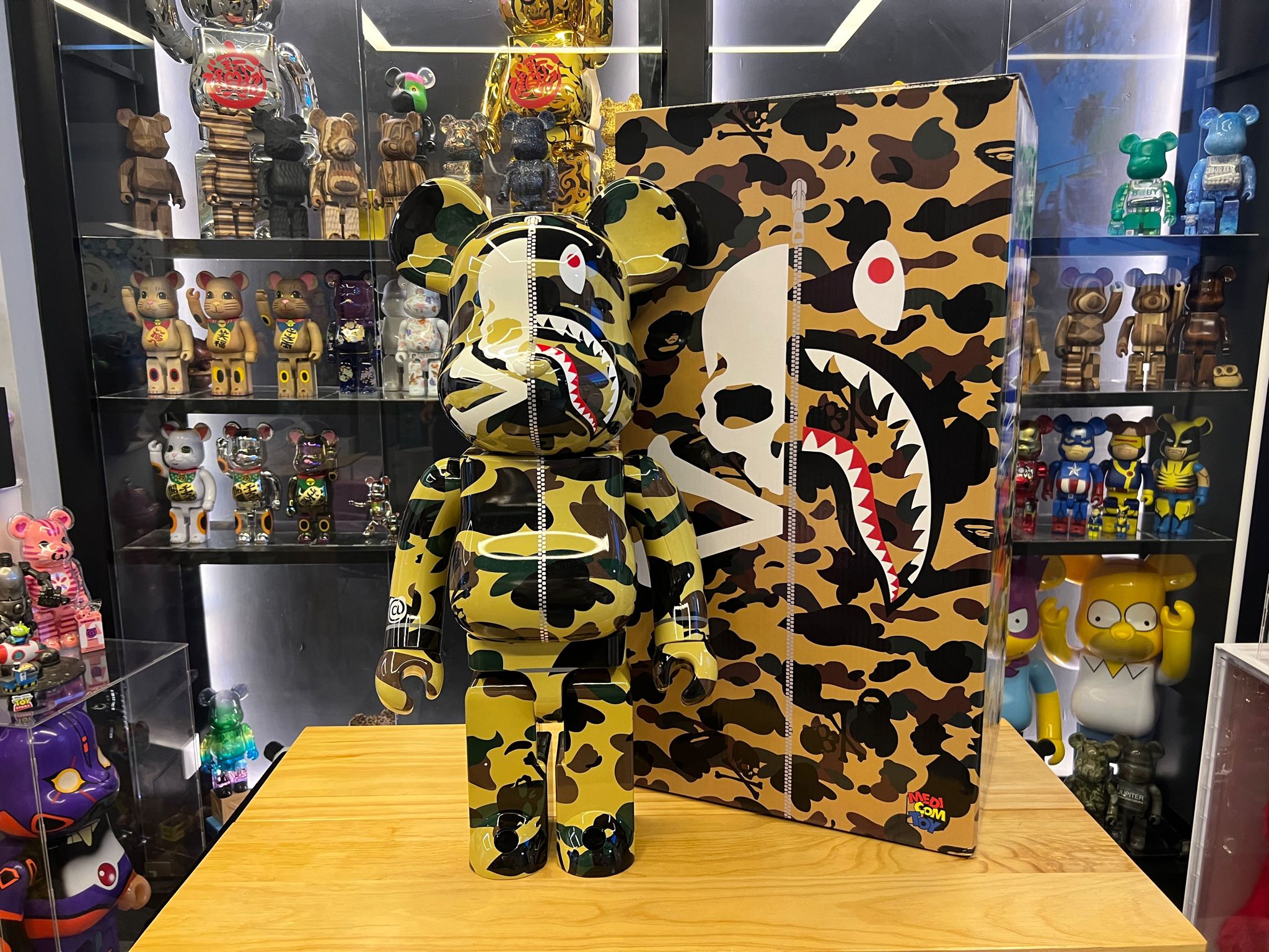 1,000% Be@rbrick ผู้บงการ x Bape (สีเหลือง)