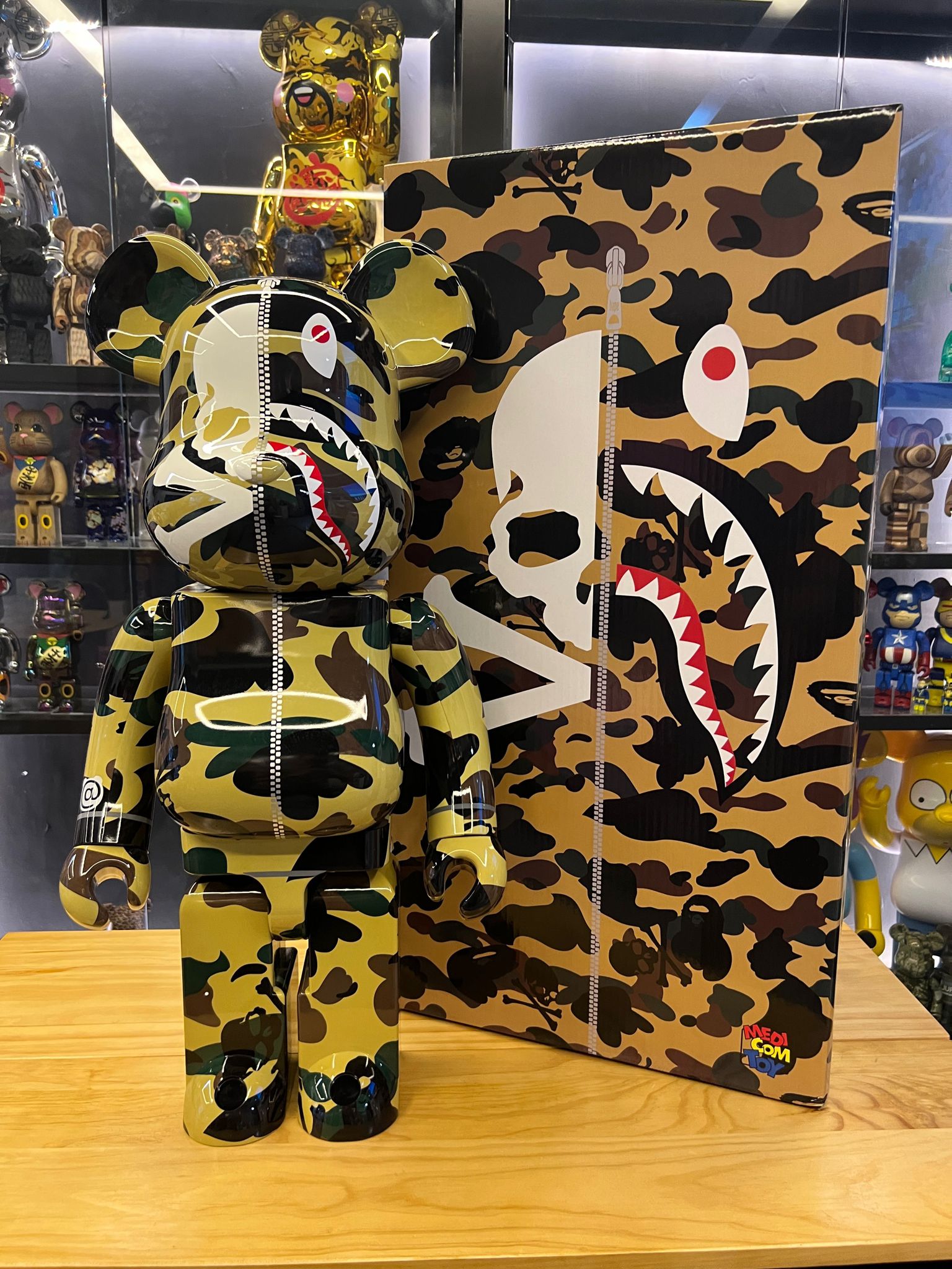 1,000% Be@rbrick ผู้บงการ x Bape (สีเหลือง)