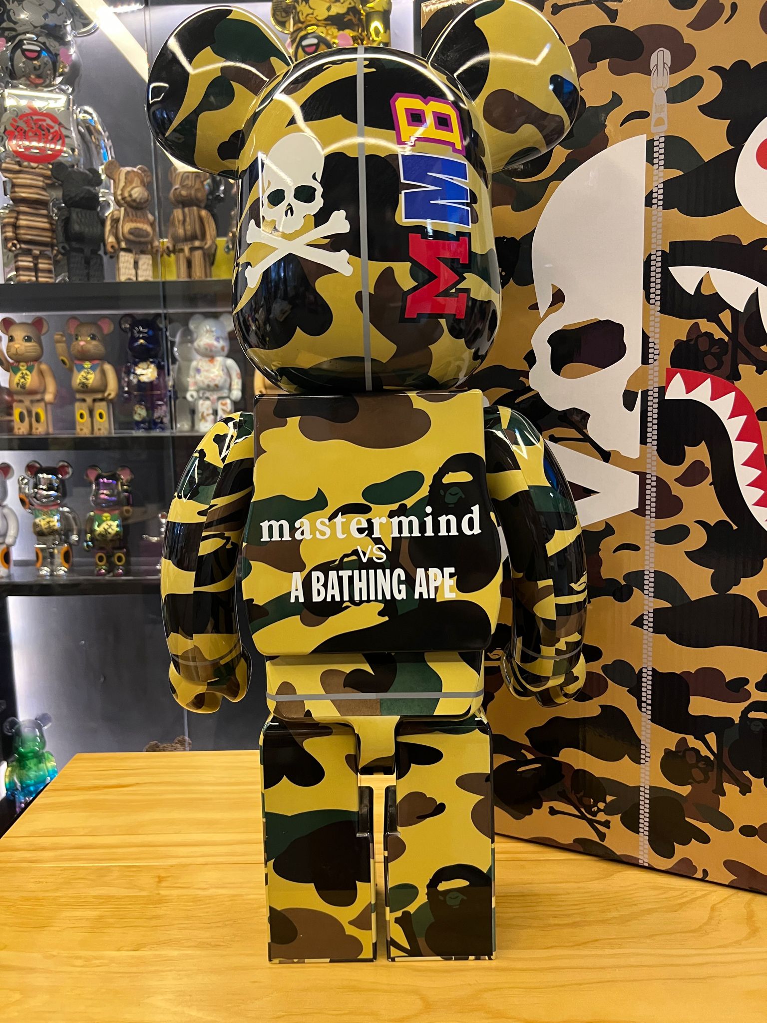 1,000% Be@rbrick ผู้บงการ x Bape (สีเหลือง)