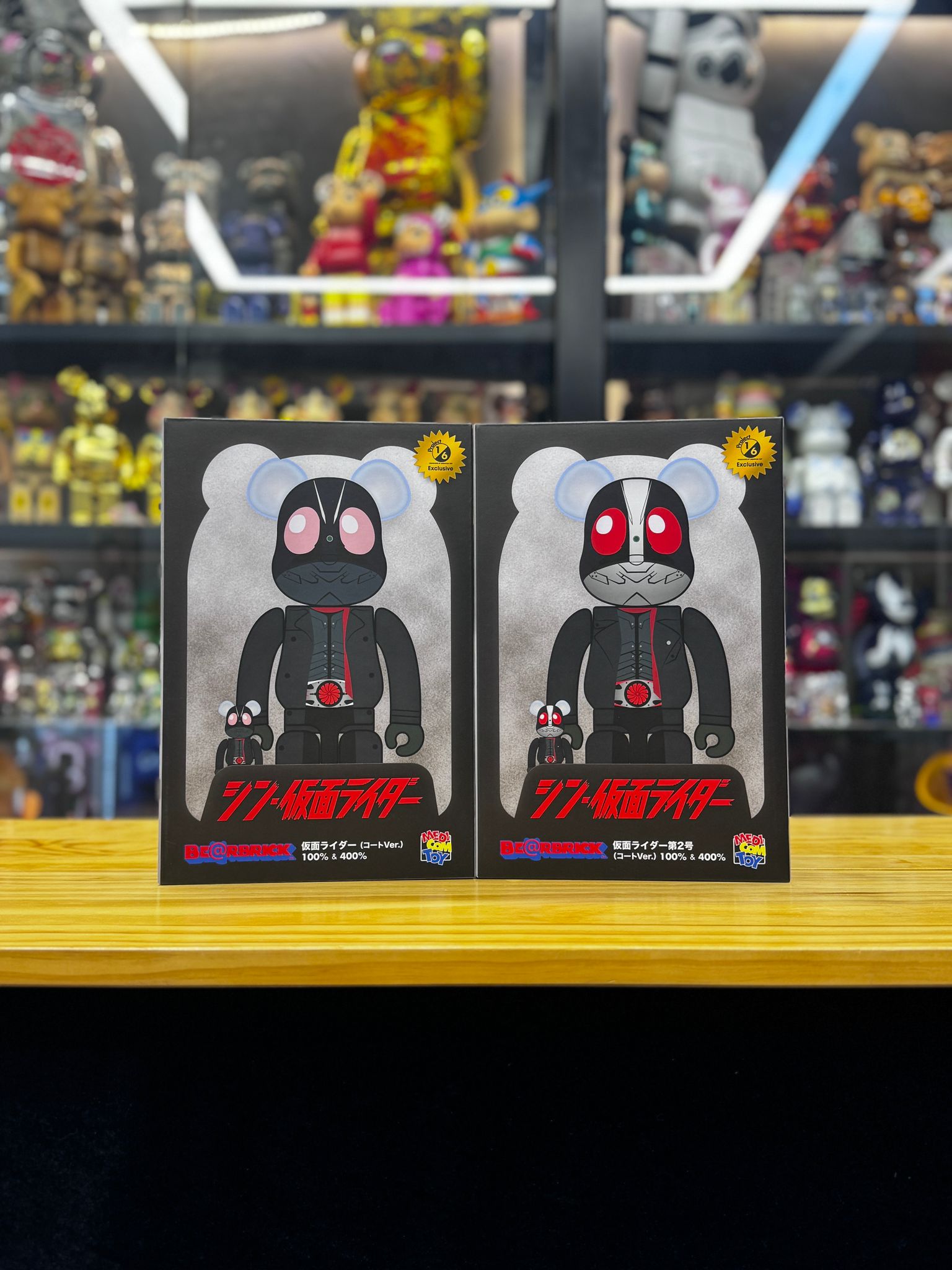 100% & 400% Bearbrick  仮面ライダー 第1号 & 第2号 (Set of 2 Box)