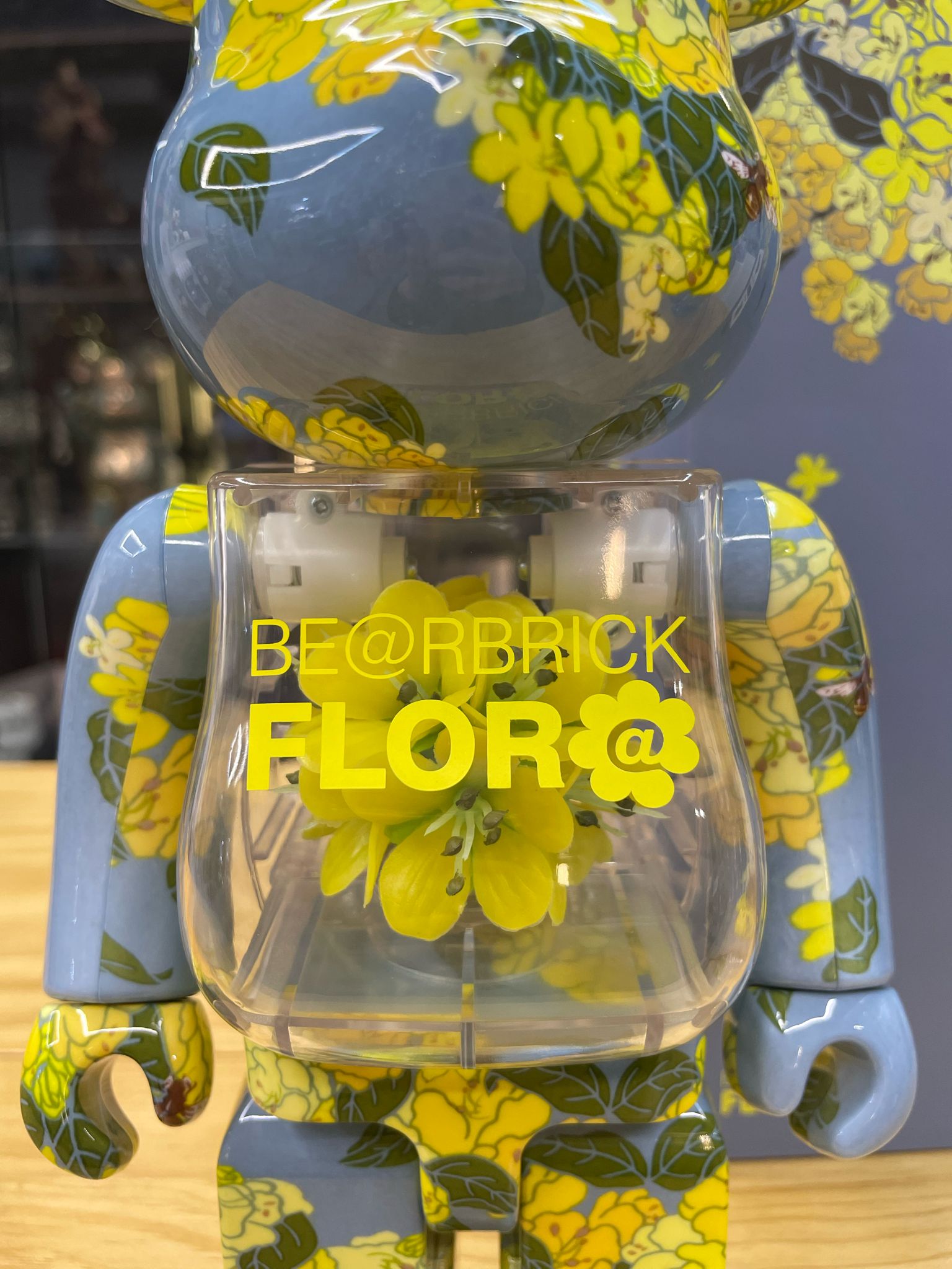 400% Be@rbrick Flor@ Golden Shower Flowers