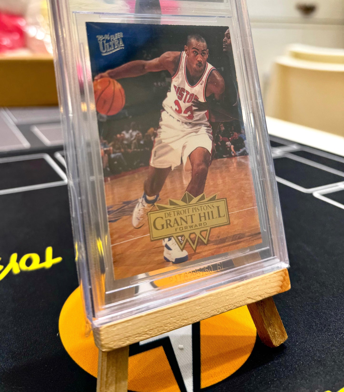 BGS 8.5 1995-96 Ultra #52 Grant Hill